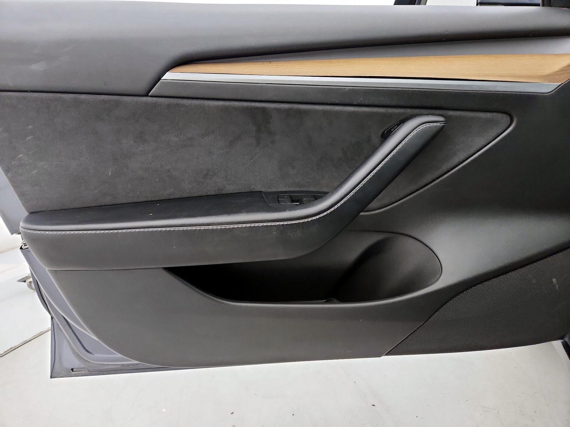 Thumbnail: 2022 Tesla Model 3 - 12