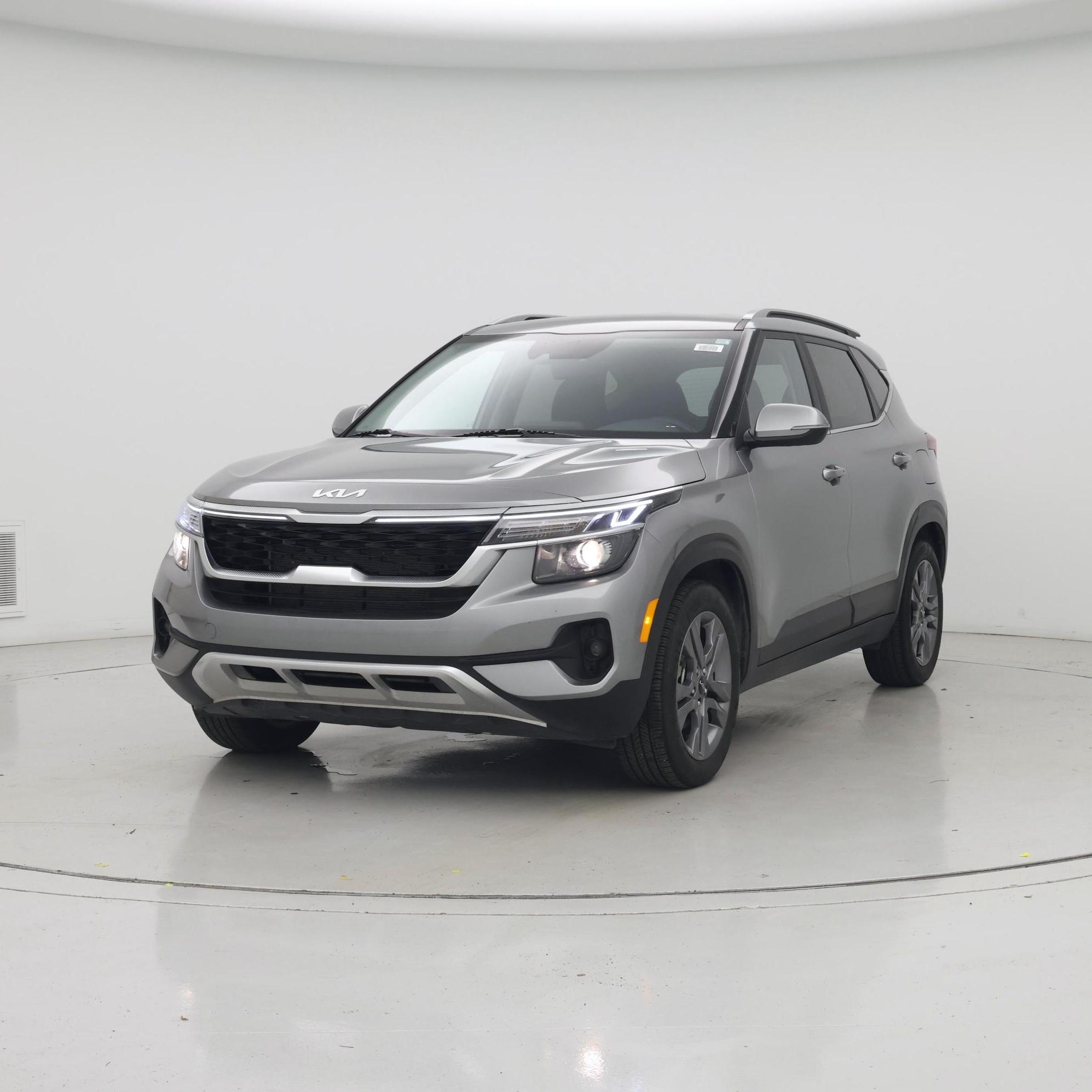 Thumbnail: 2023 Kia Seltos - 4