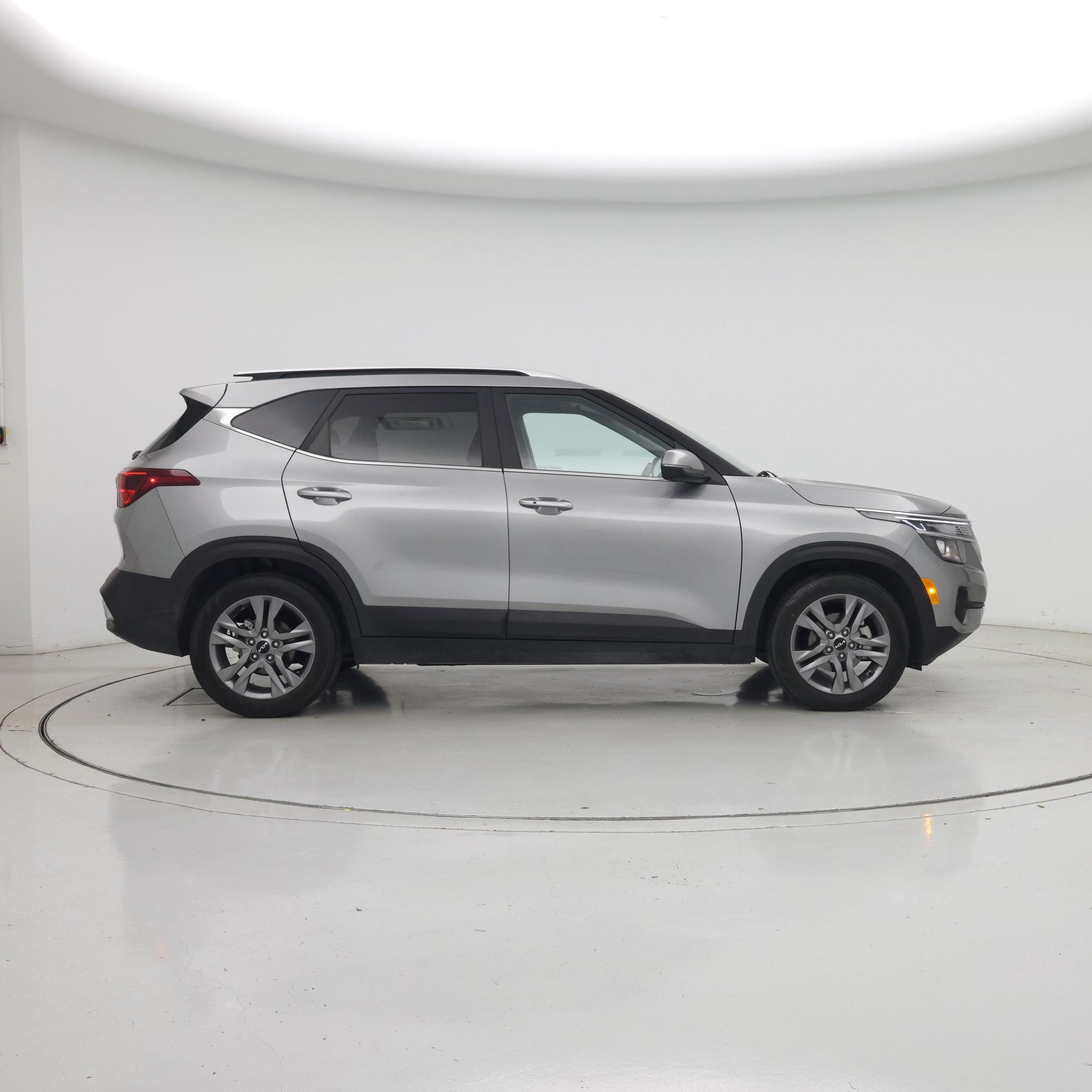 Thumbnail: 2023 Kia Seltos - 7