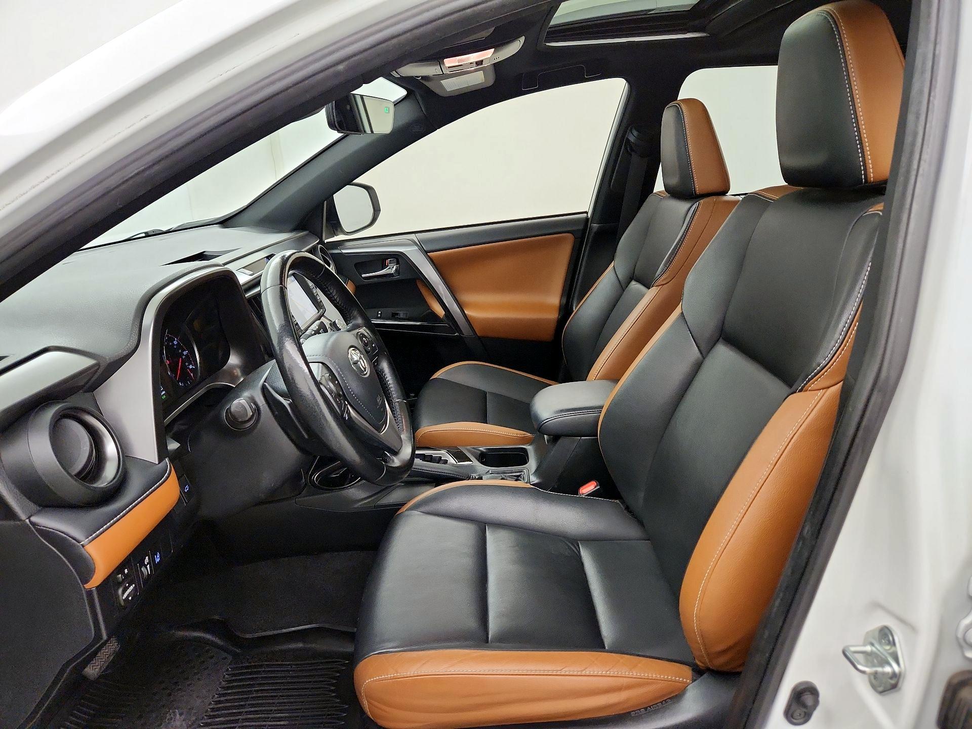 Thumbnail: 2018 Toyota RAV4 - 11
