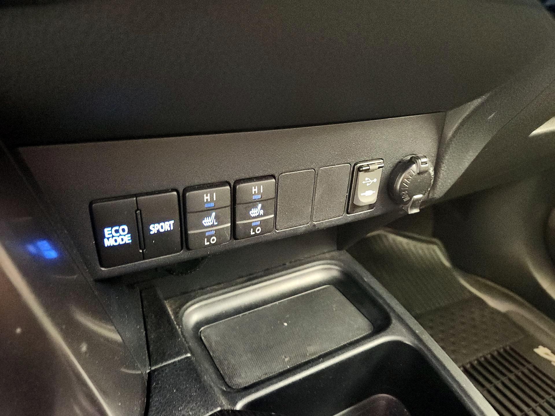 Thumbnail: 2018 Toyota RAV4 - 19