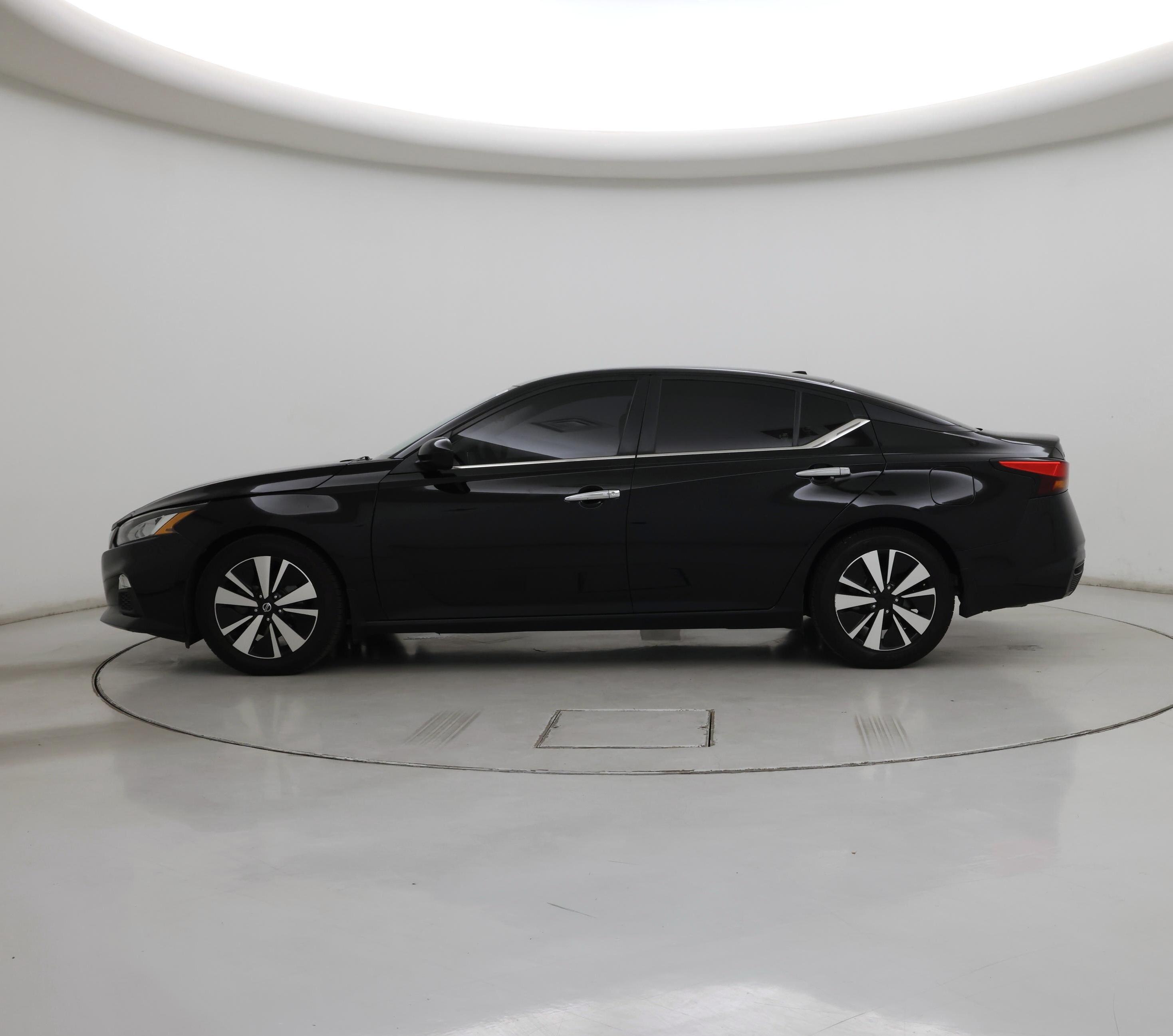 Thumbnail: 2021 Nissan Altima - 3