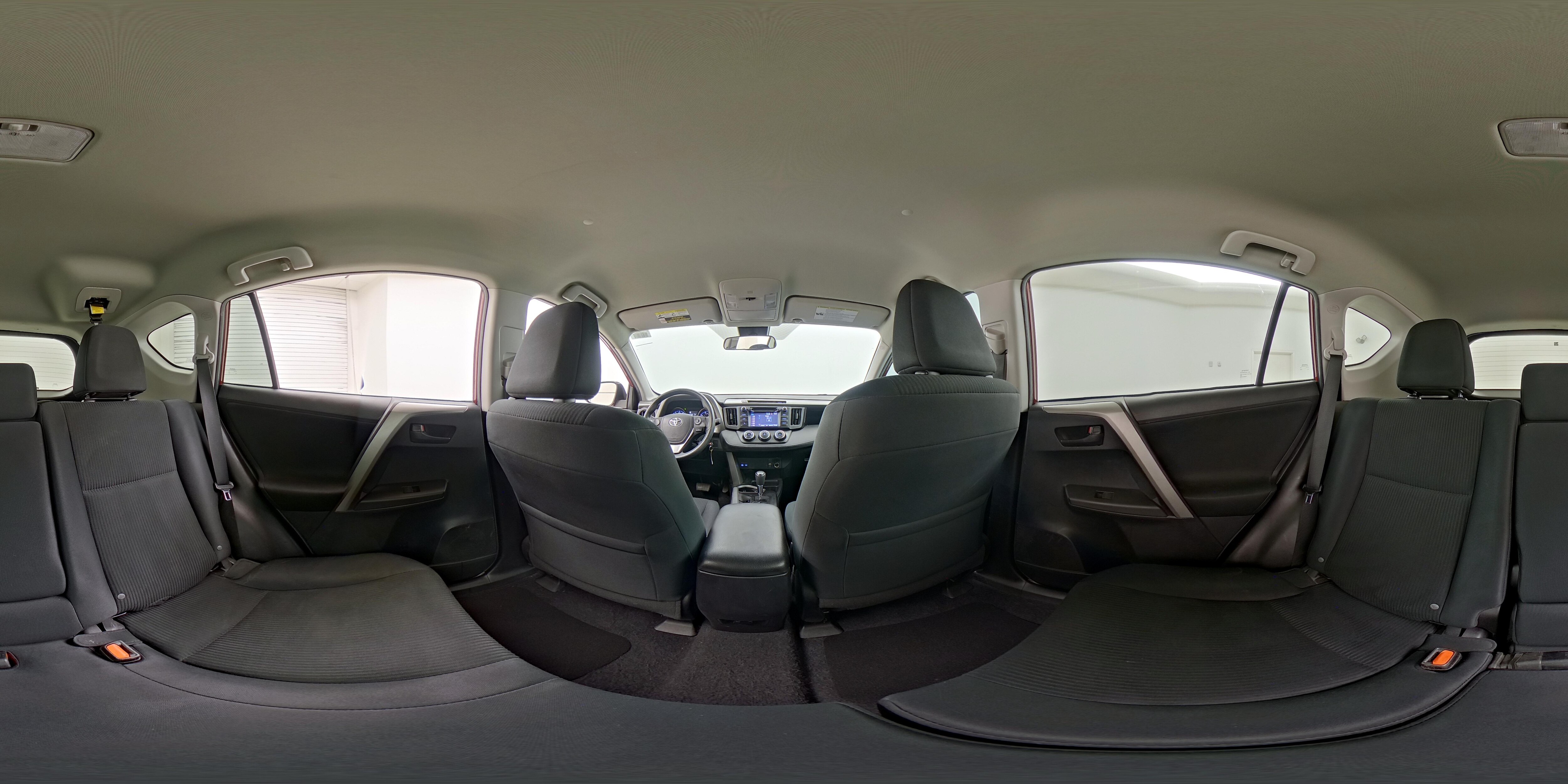 2018 Toyota RAV4 LE - Photo 24
