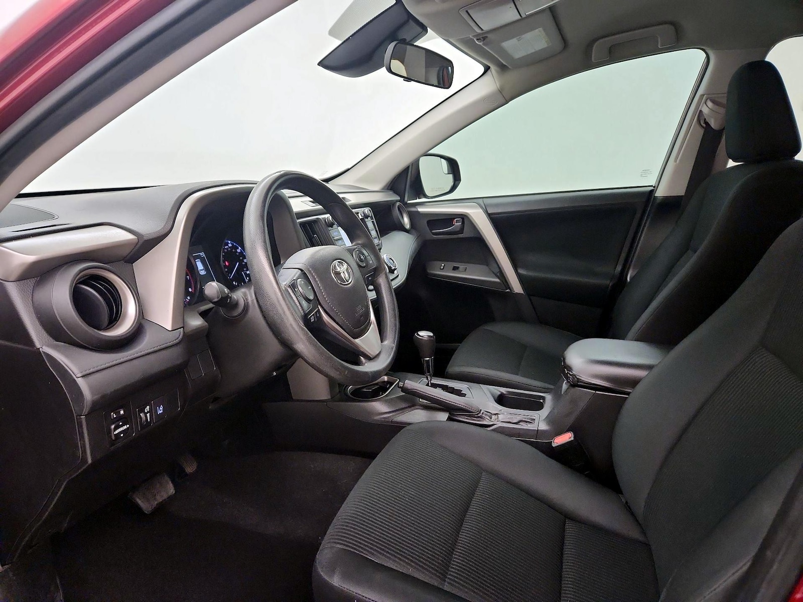 2018 Toyota RAV4 LE - Photo 12