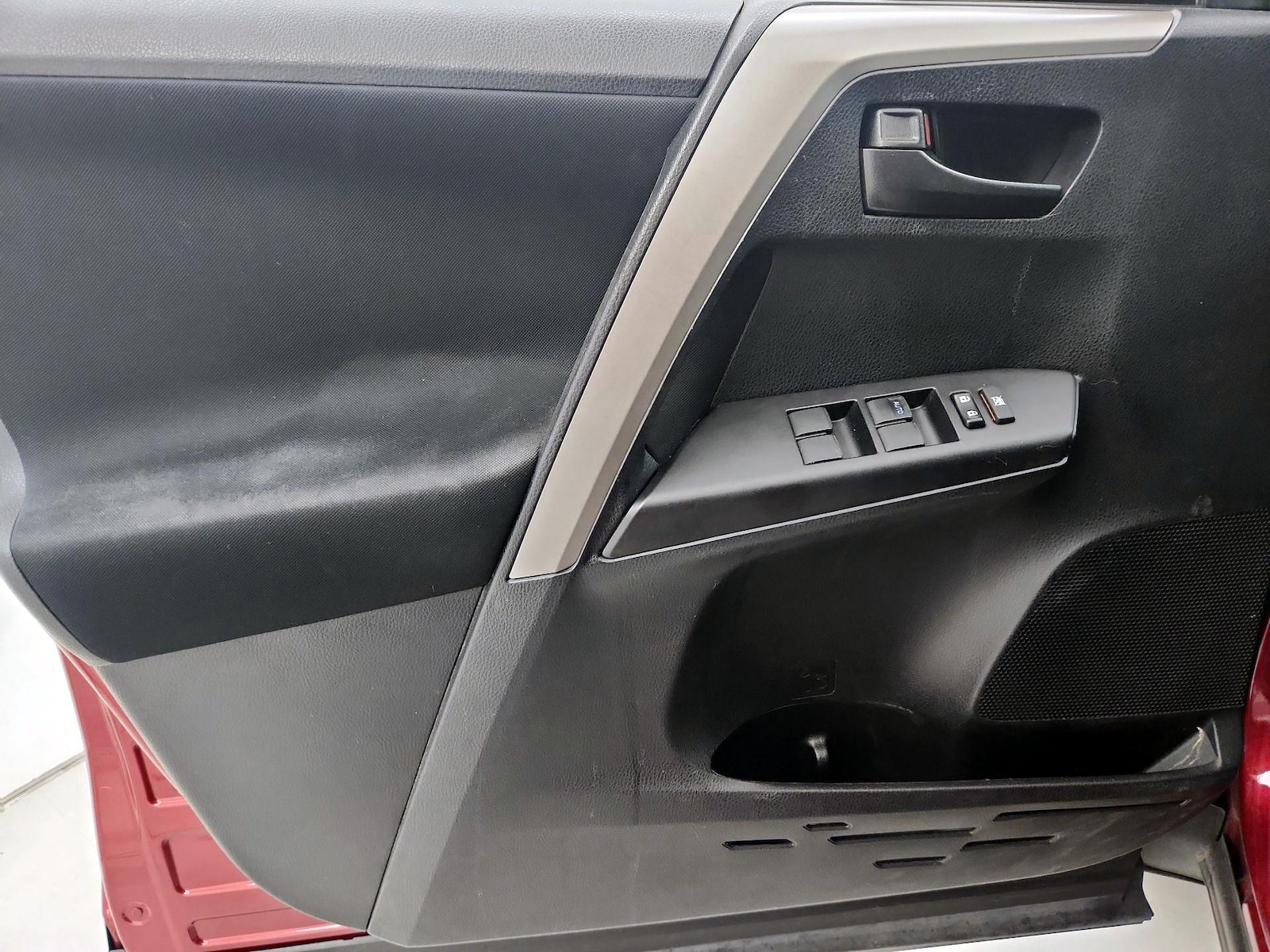 2018 Toyota RAV4 LE - Photo 13