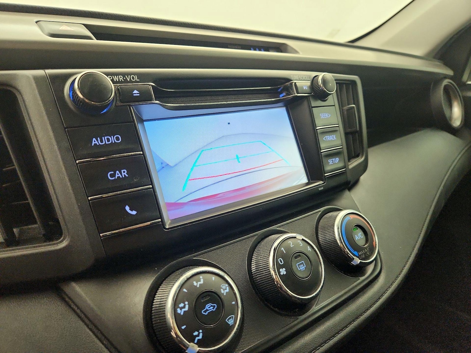 2018 Toyota RAV4 LE - Photo 14