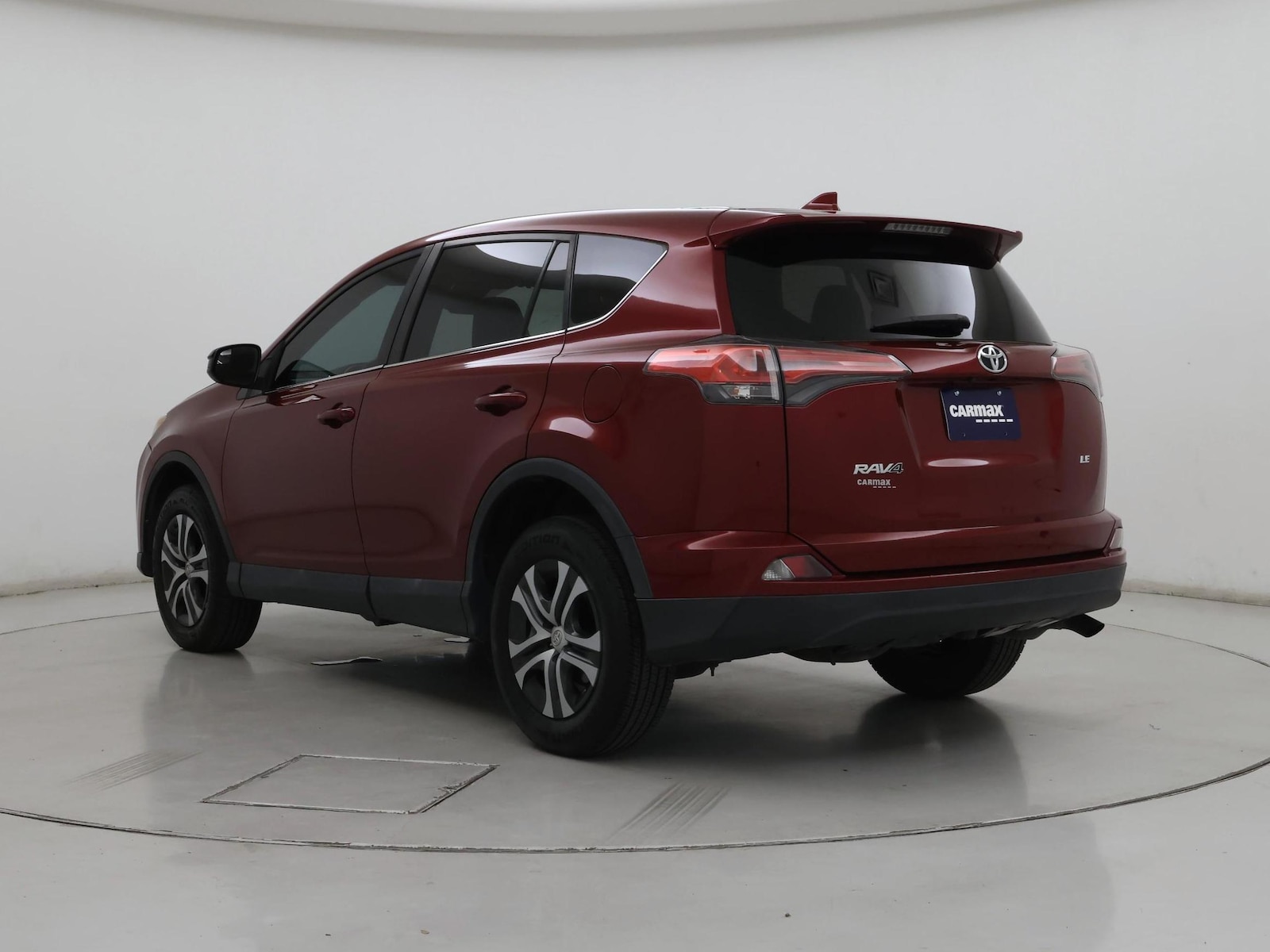 2018 Toyota RAV4 LE - Photo 3