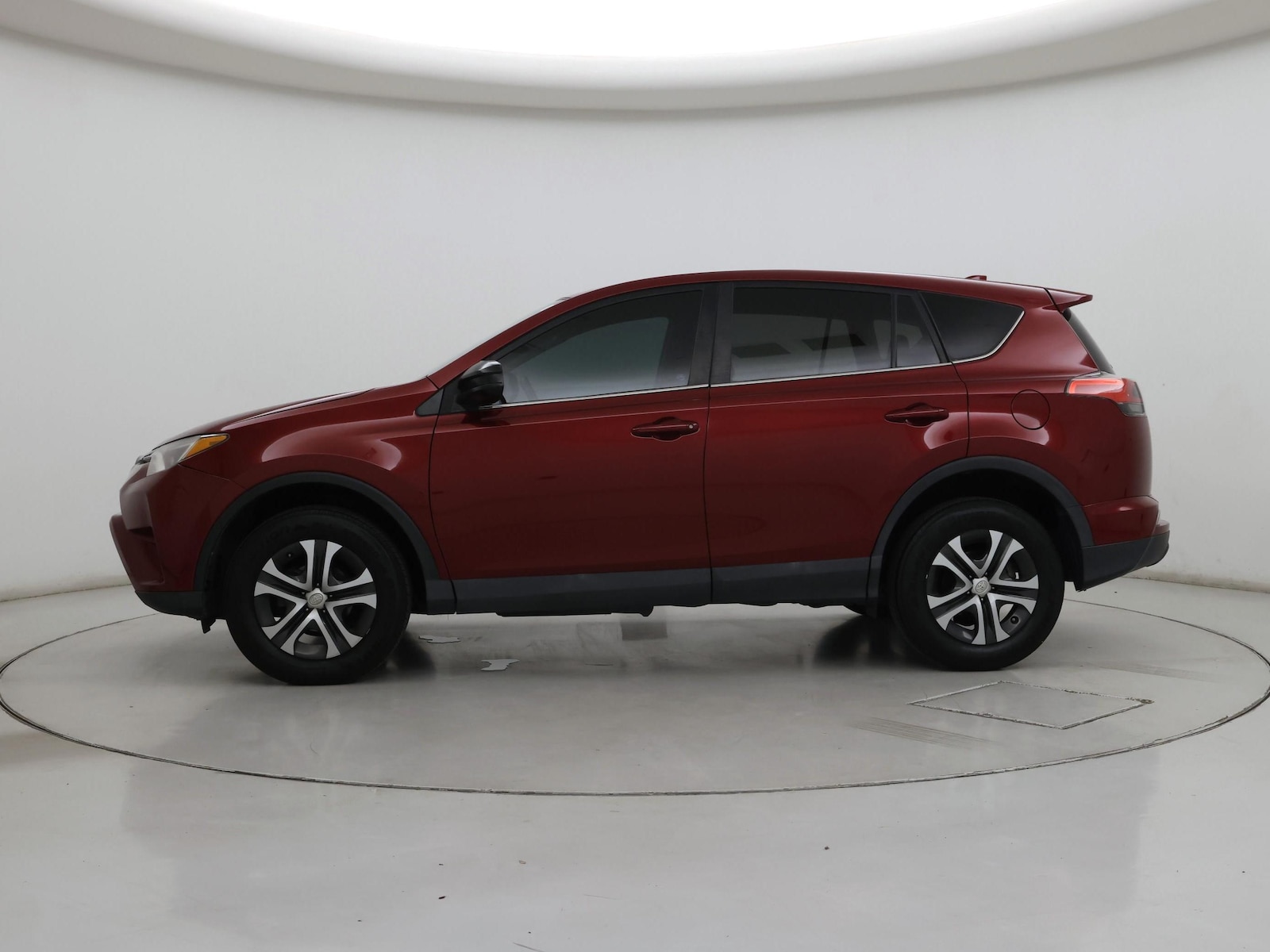 2018 Toyota RAV4 LE - Photo 4
