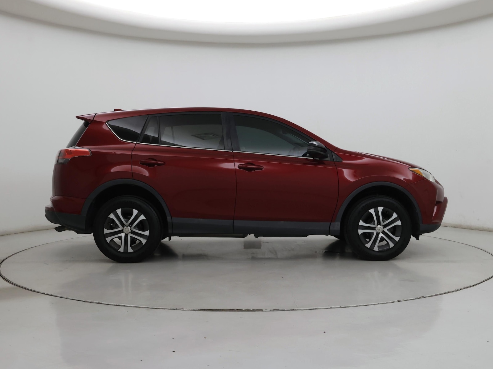 2018 Toyota RAV4 LE - Photo 8