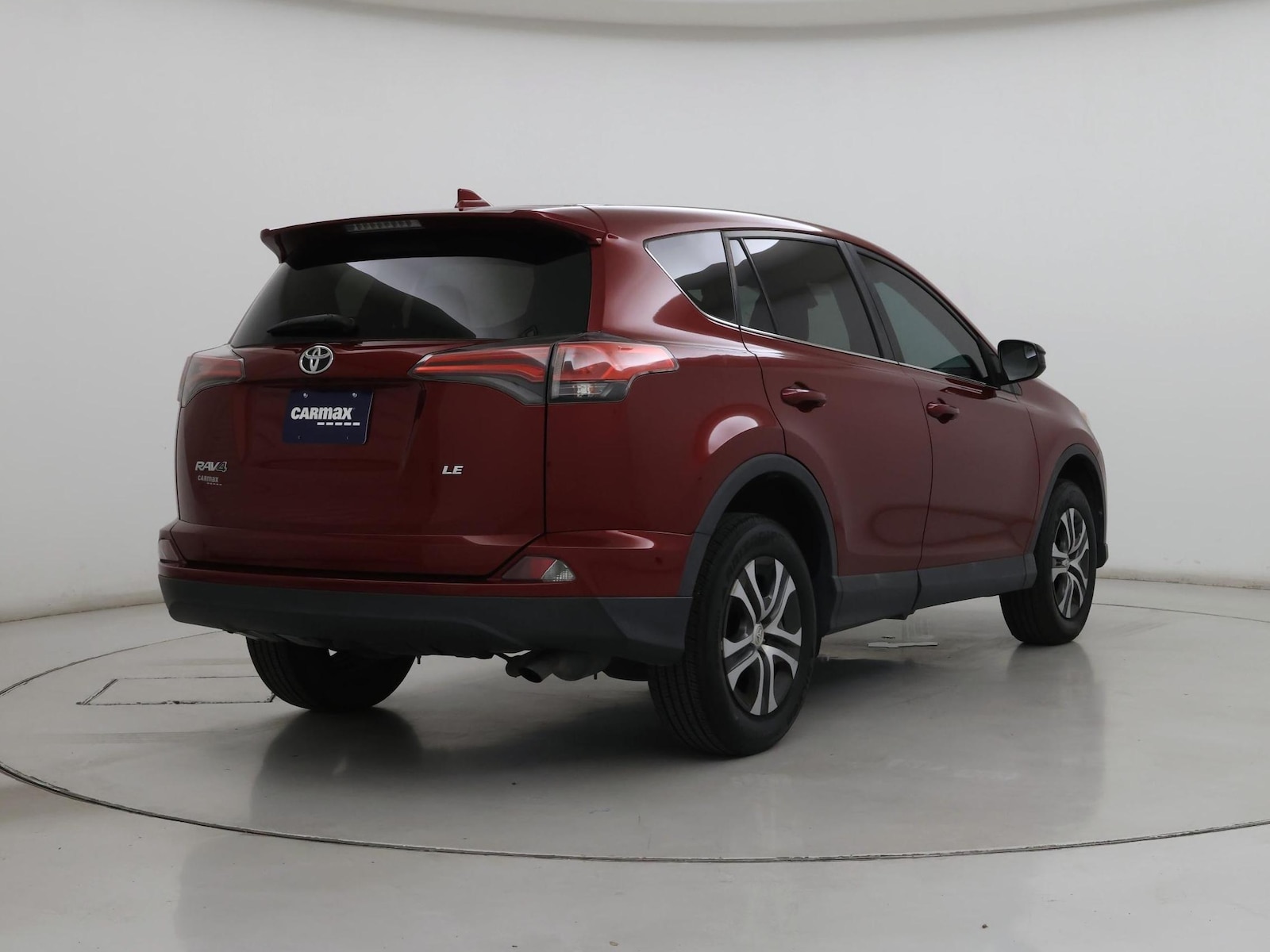 2018 Toyota RAV4 LE - Photo 9