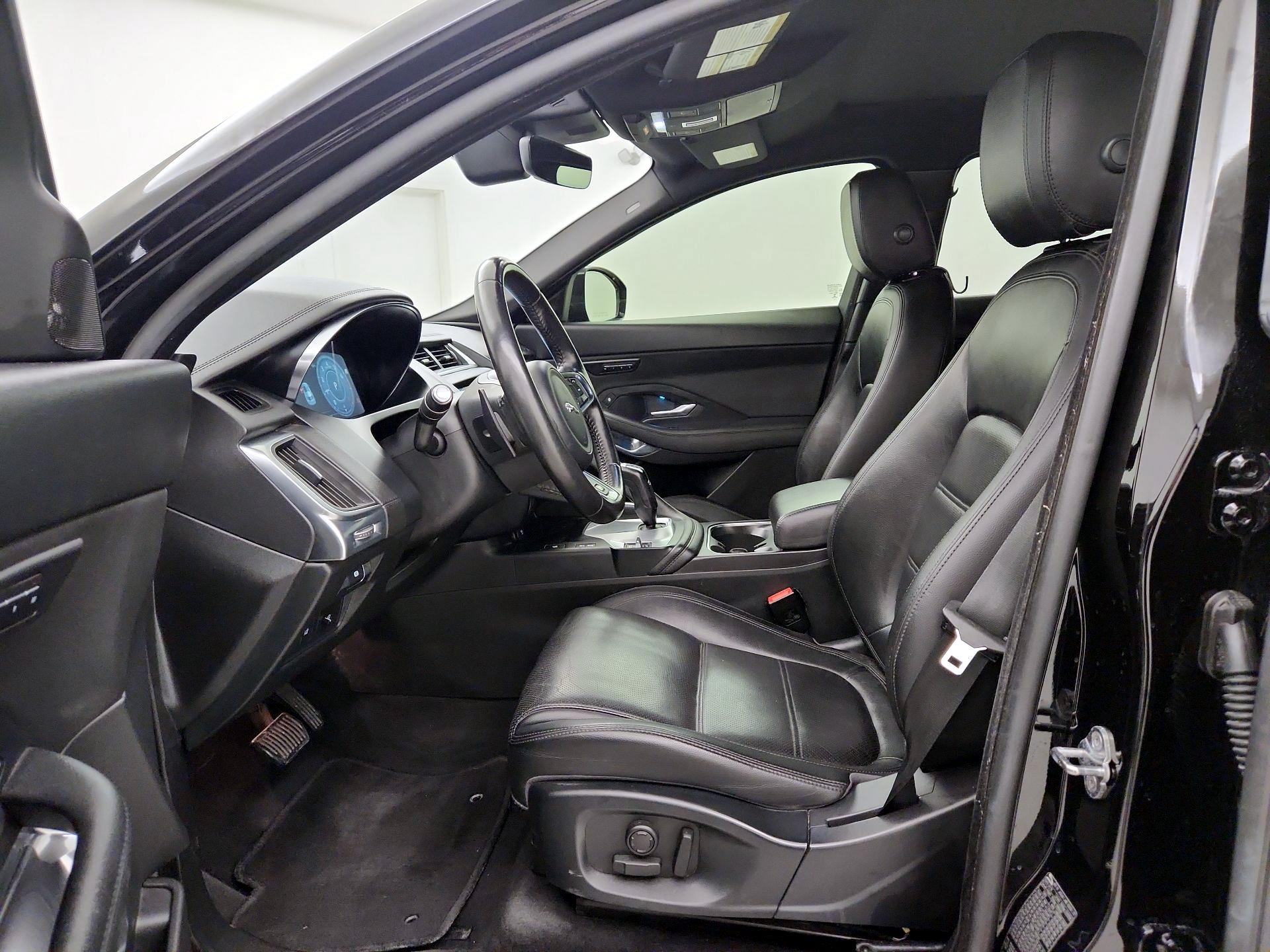Thumbnail: 2019 Jaguar E-Pace - 11