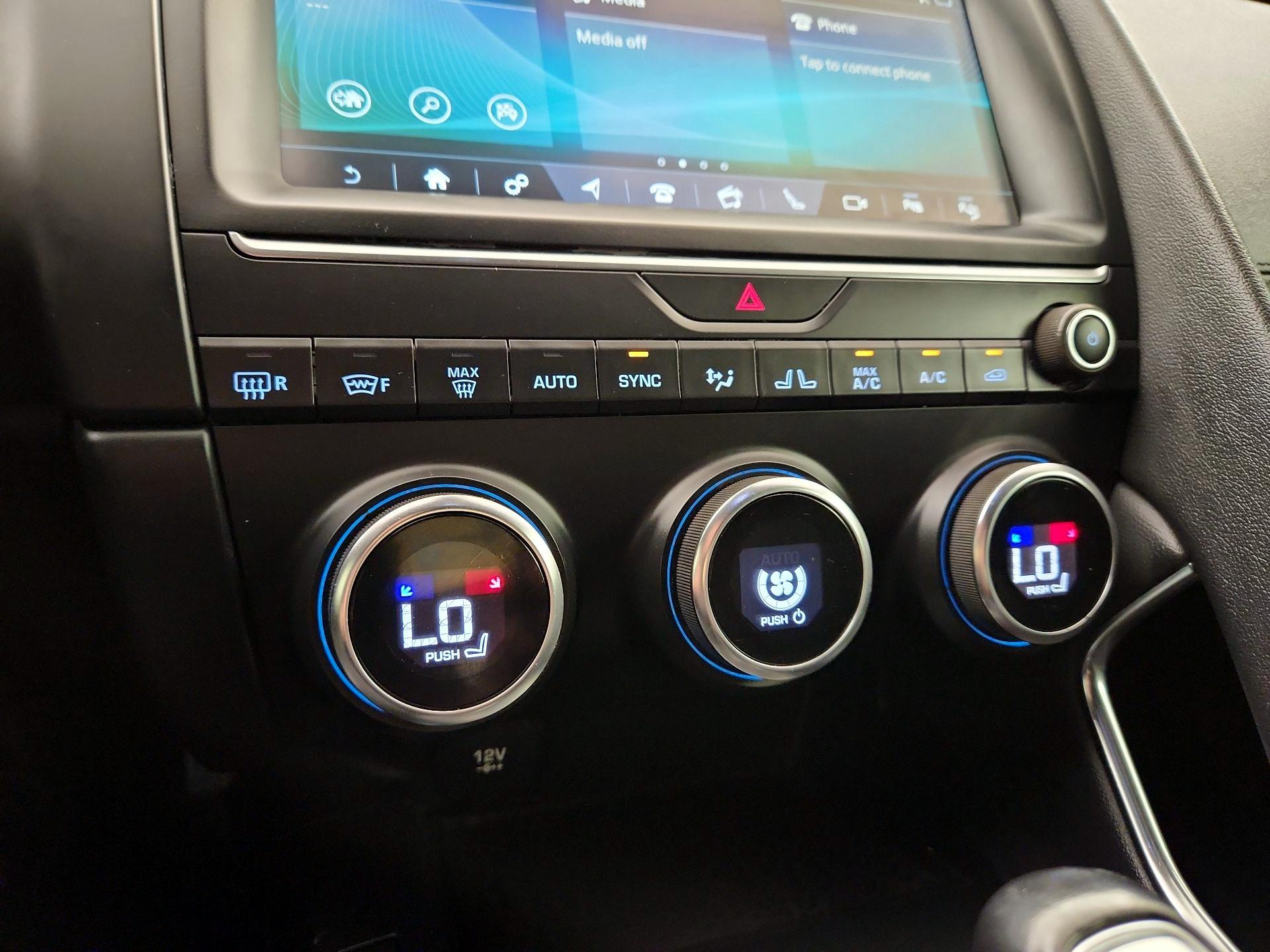 Thumbnail: 2019 Jaguar E-Pace - 17