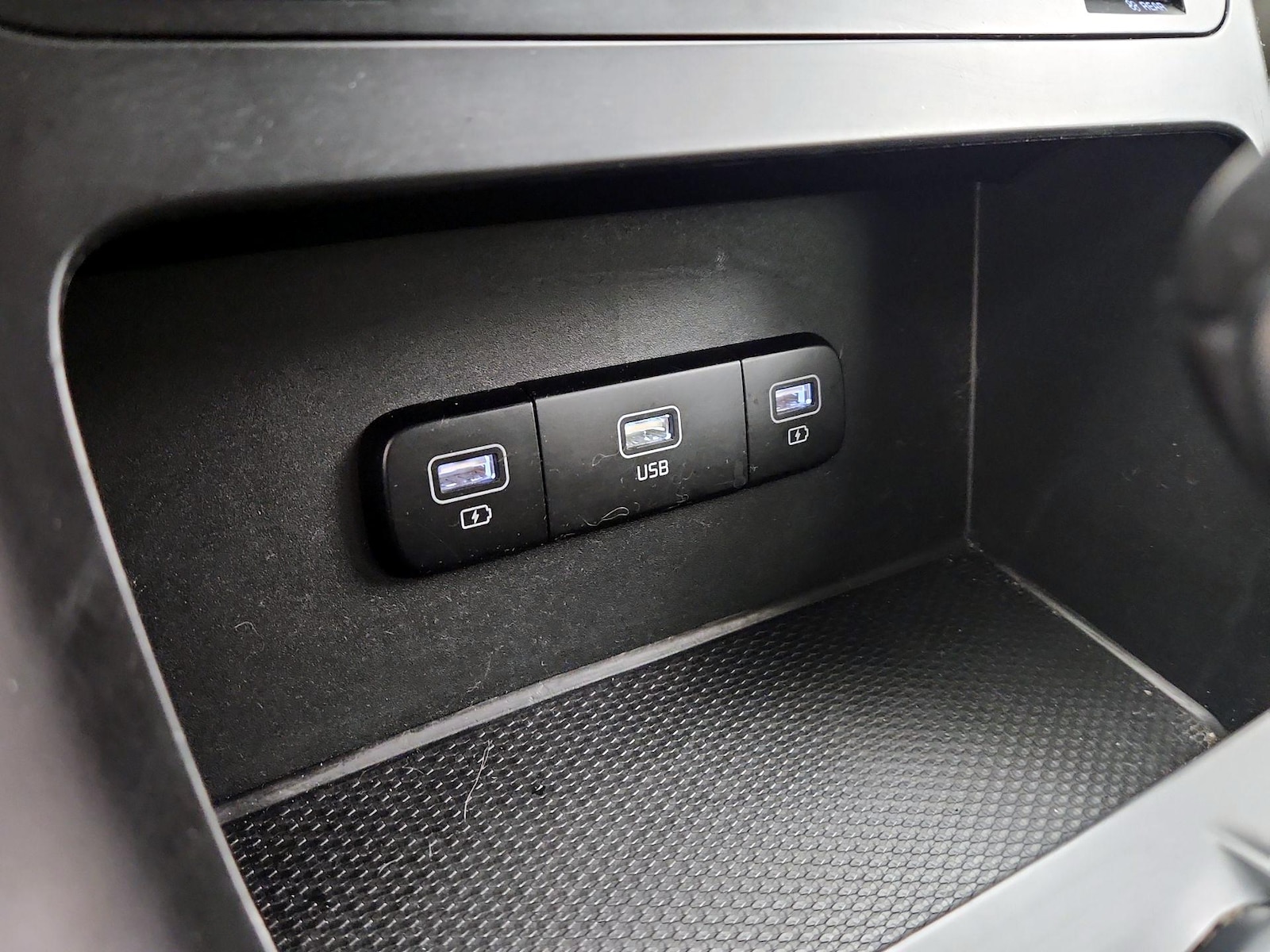 2023 Kia Carnival LX Seat Pkg - Photo 18