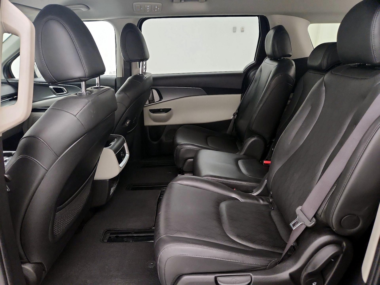 2023 Kia Carnival LX Seat Pkg - Photo 19
