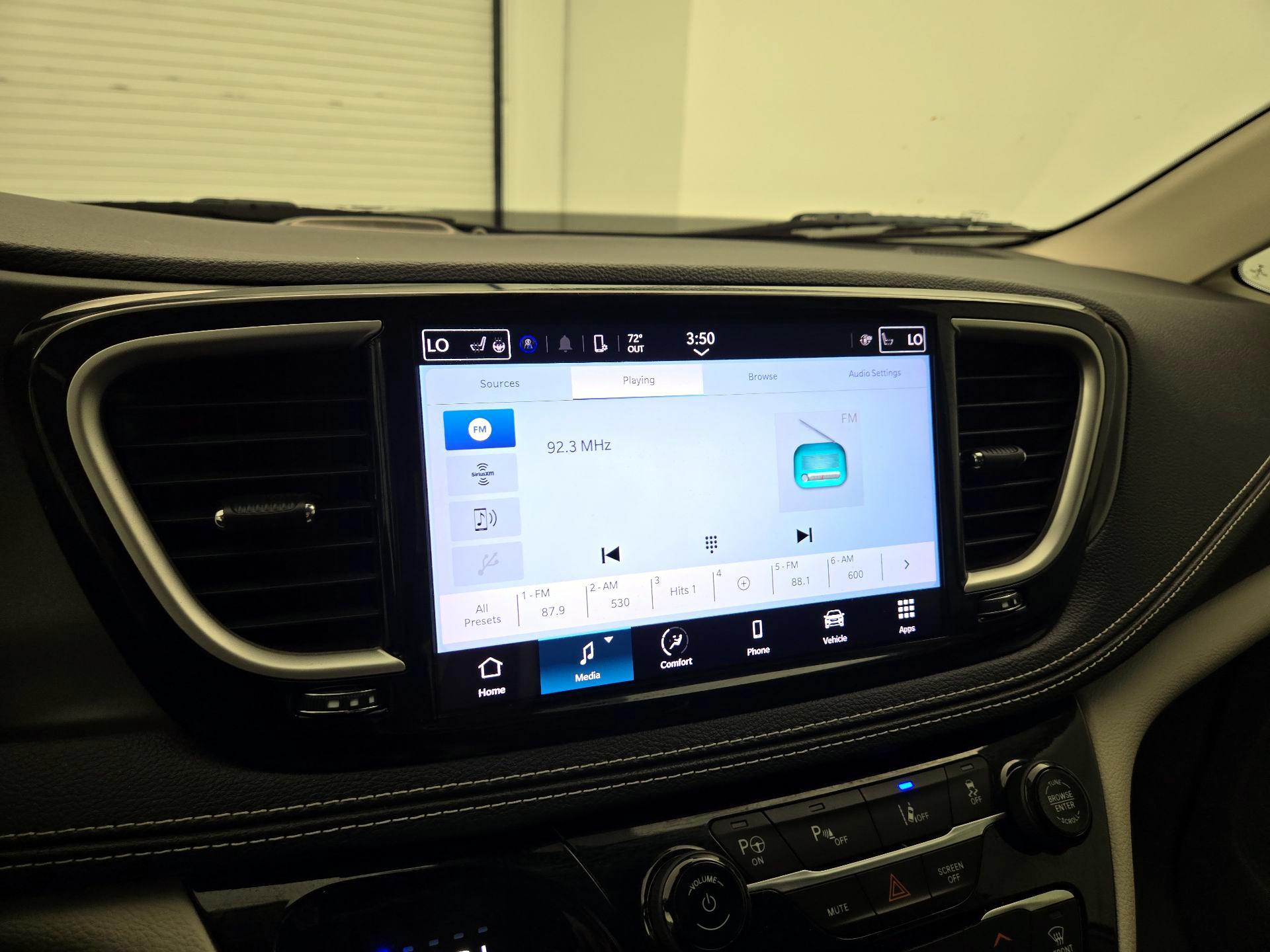 Thumbnail: 2023 Chrysler Pacifica - 15