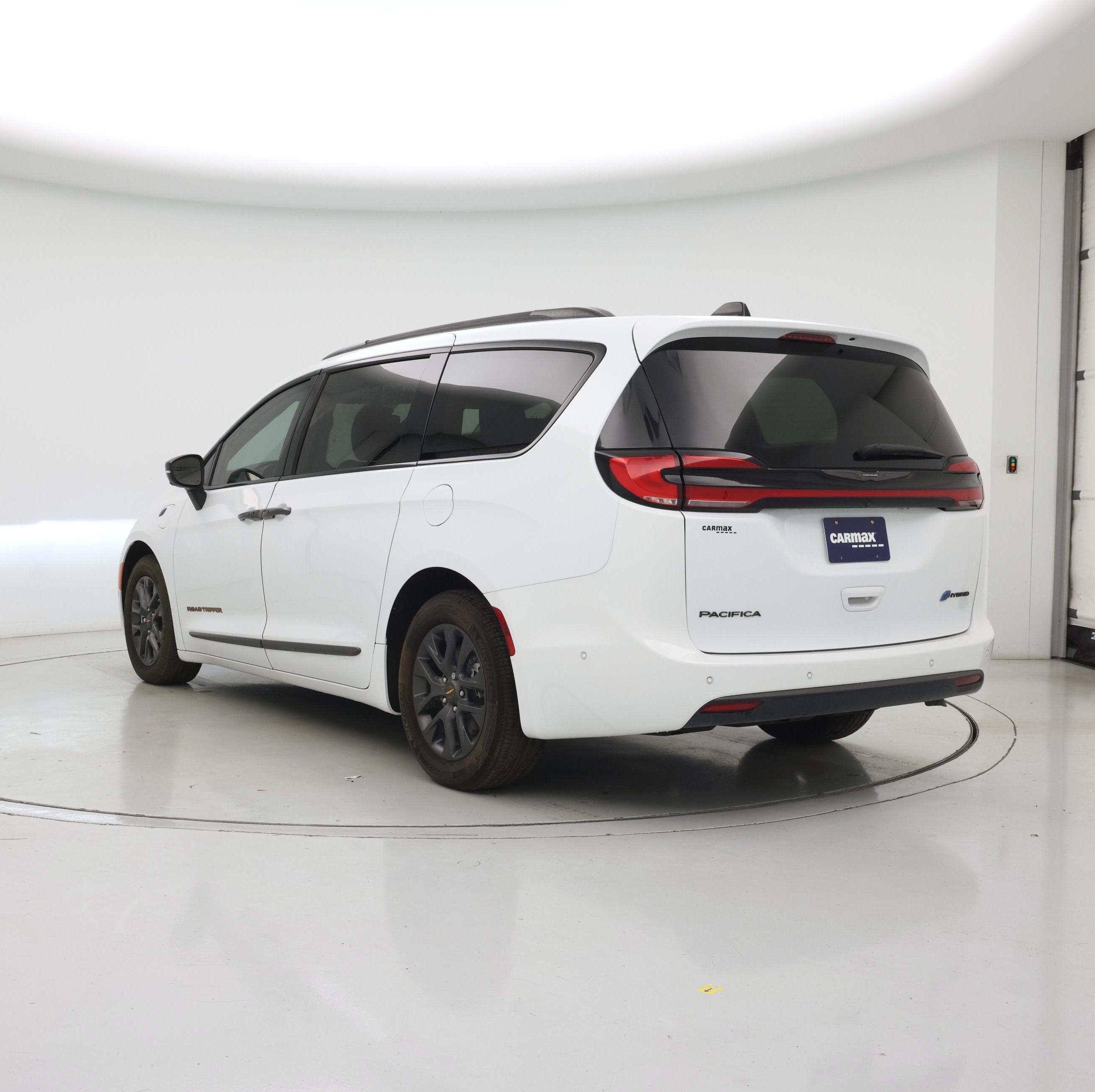 Thumbnail: 2023 Chrysler Pacifica - 2