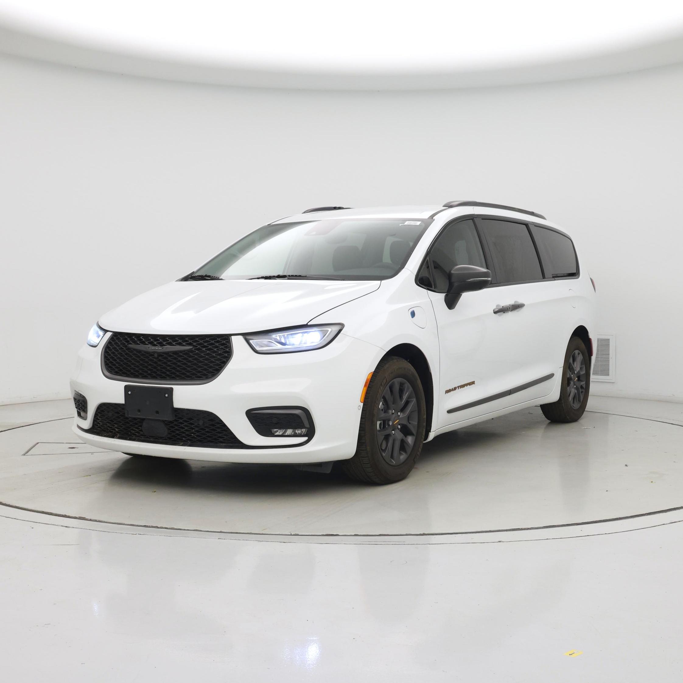 Thumbnail: 2023 Chrysler Pacifica - 4
