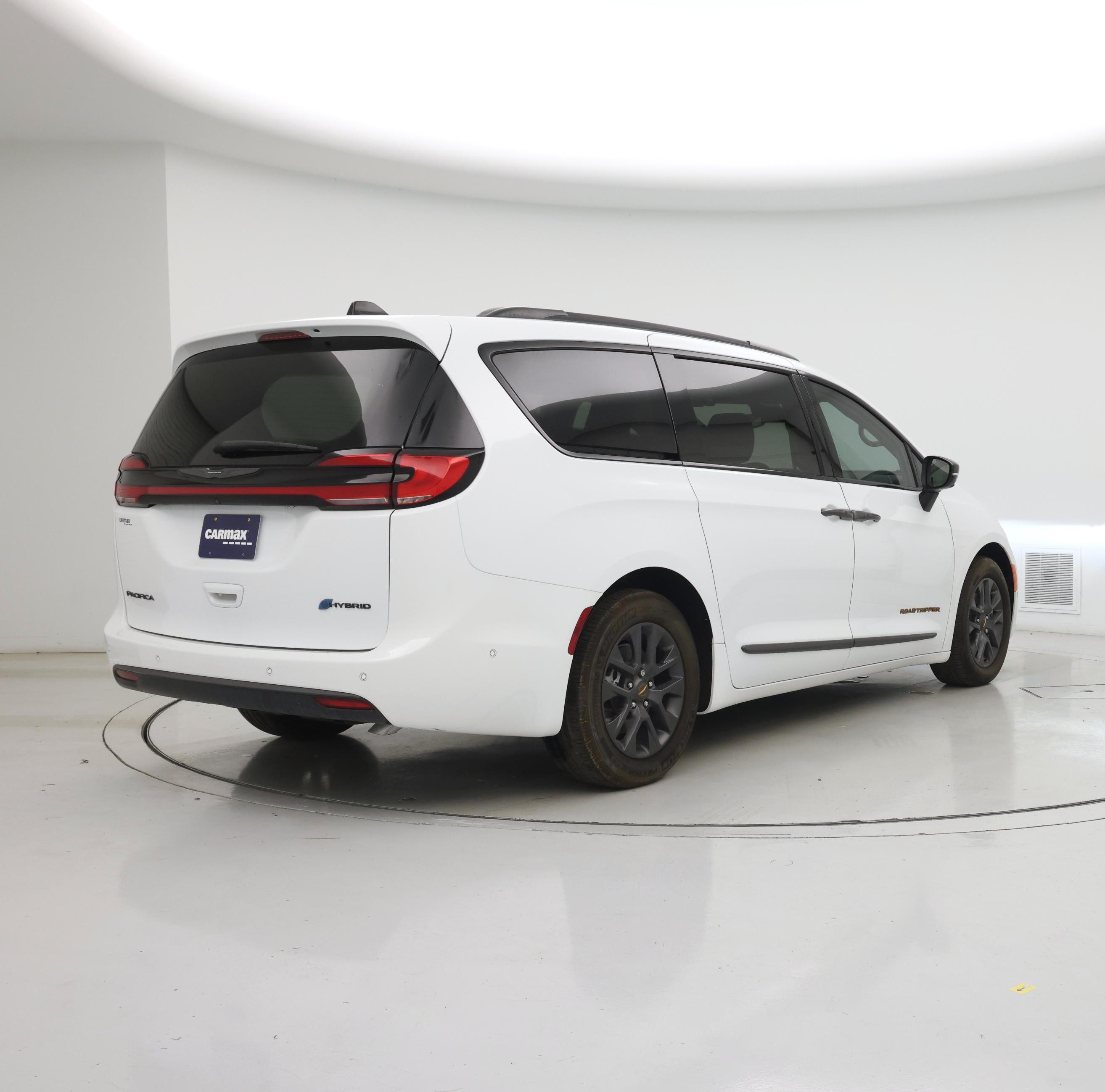Thumbnail: 2023 Chrysler Pacifica - 8