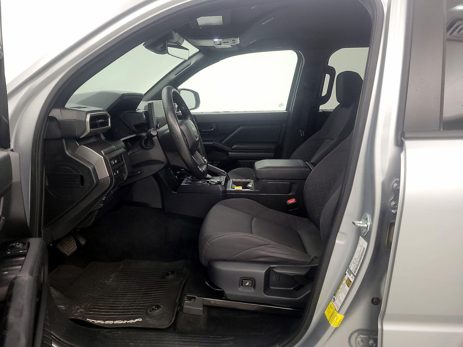 2025 Toyota Tacoma SR5 - Photo 12