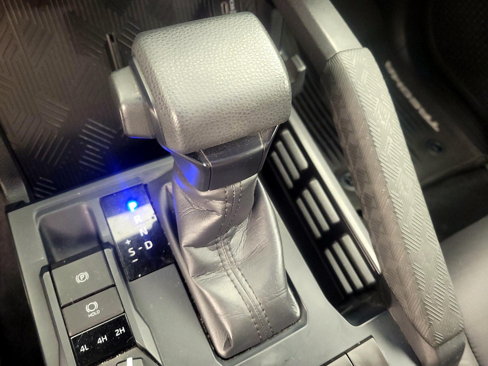 2025 Toyota Tacoma SR5 - Photo 18