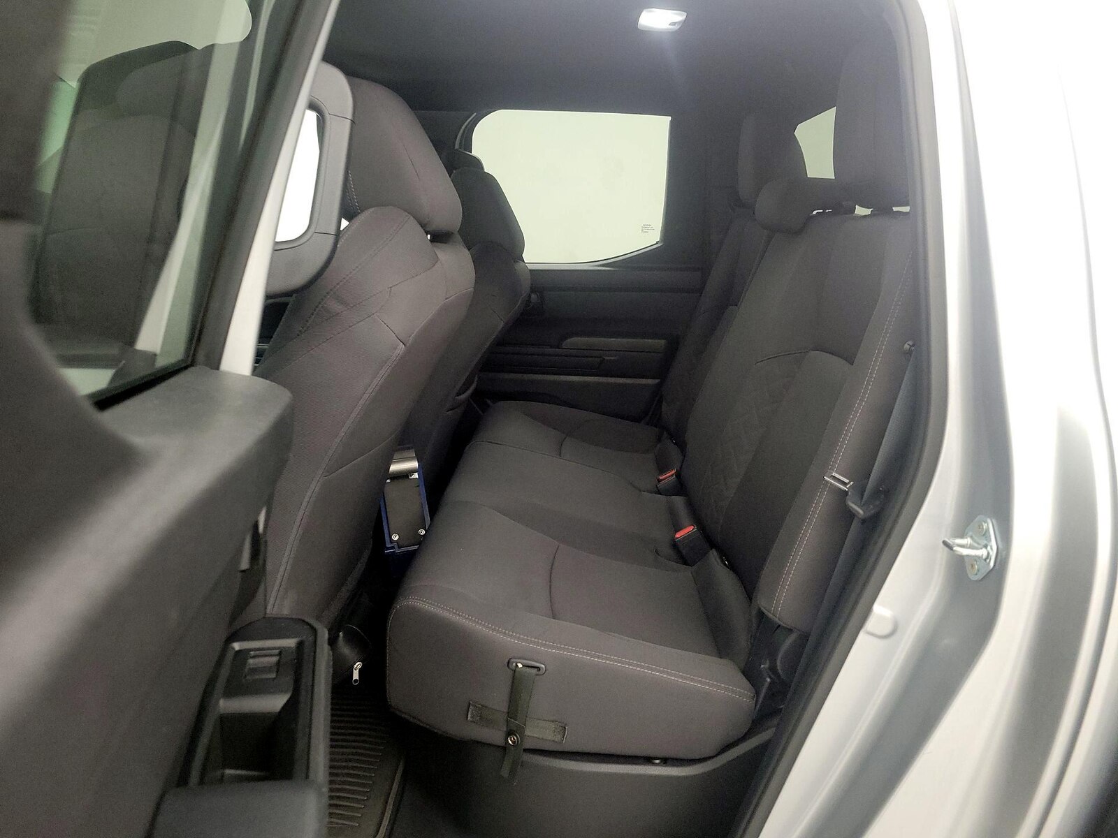 2025 Toyota Tacoma SR5 - Photo 20