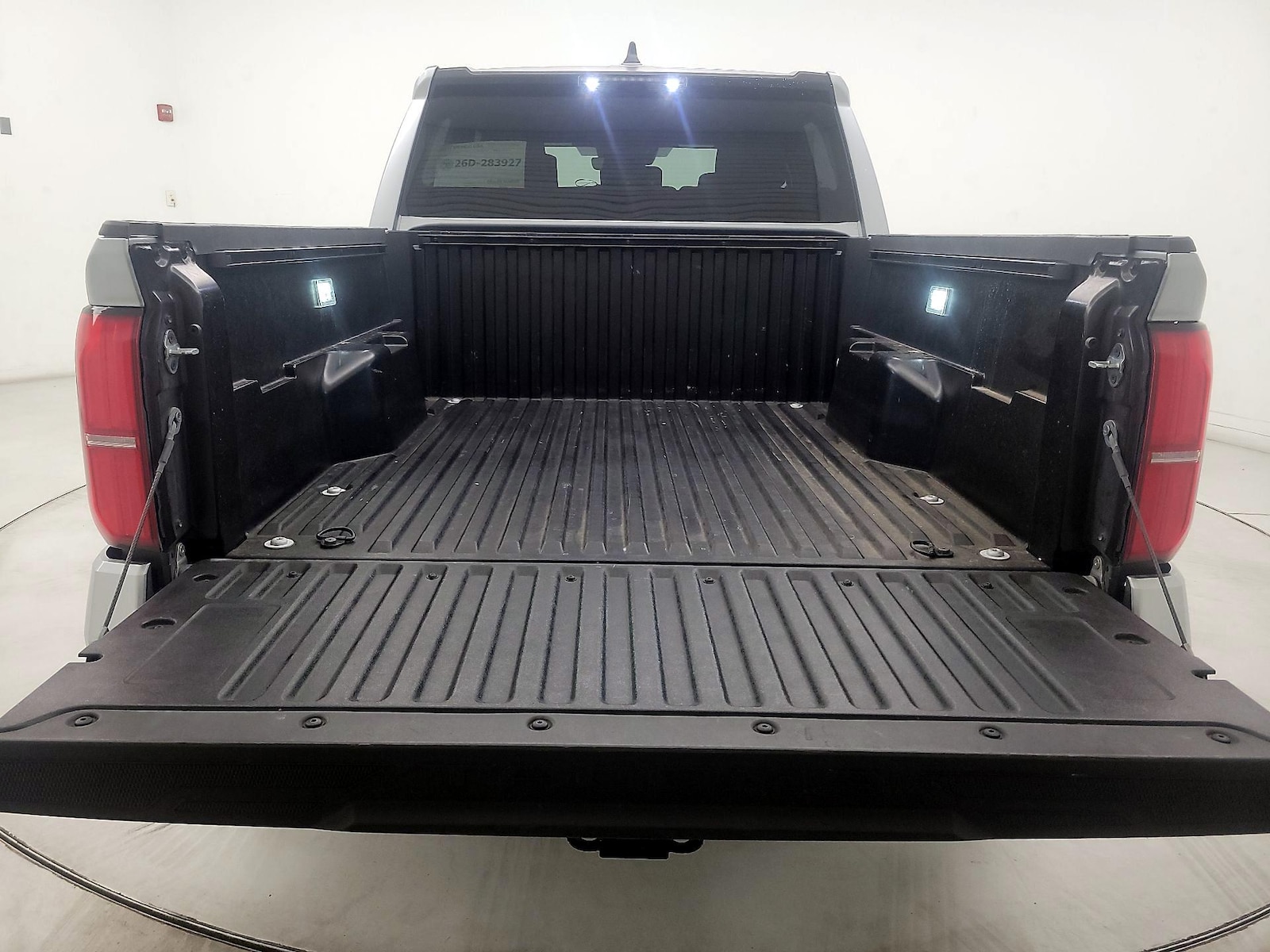 2025 Toyota Tacoma SR5 - Photo 21
