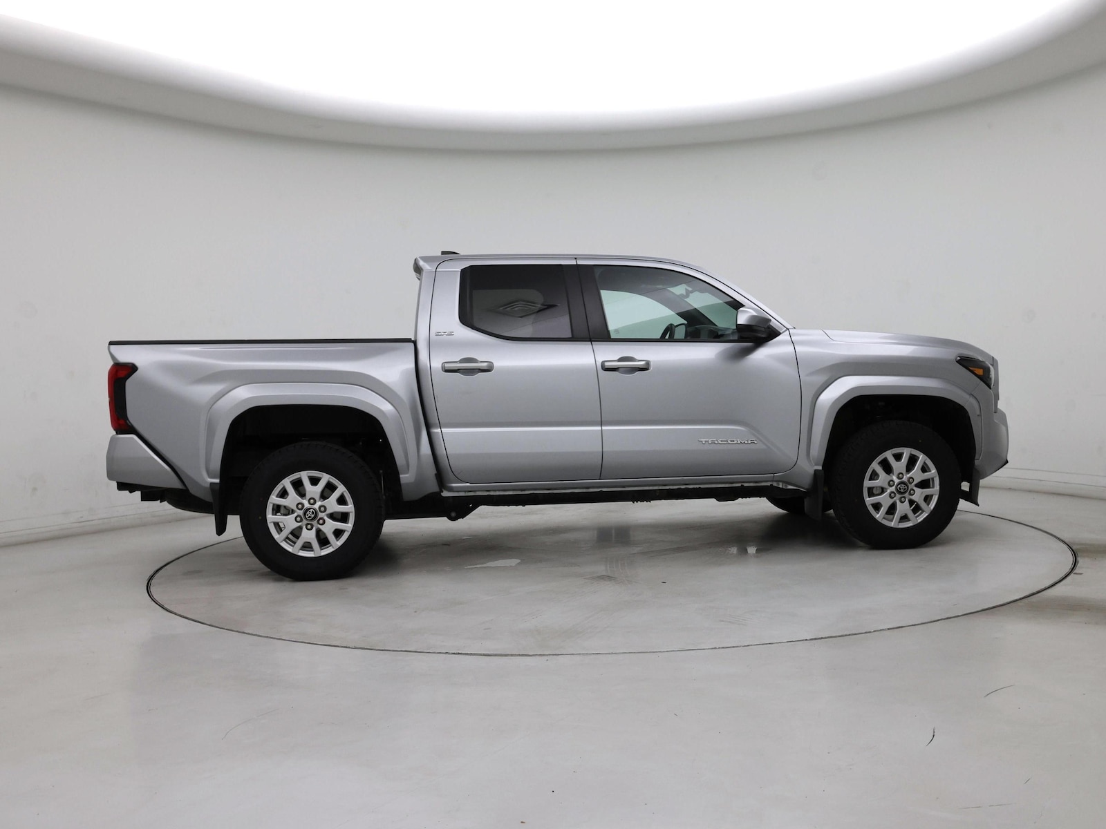 2025 Toyota Tacoma SR5 - Photo 8