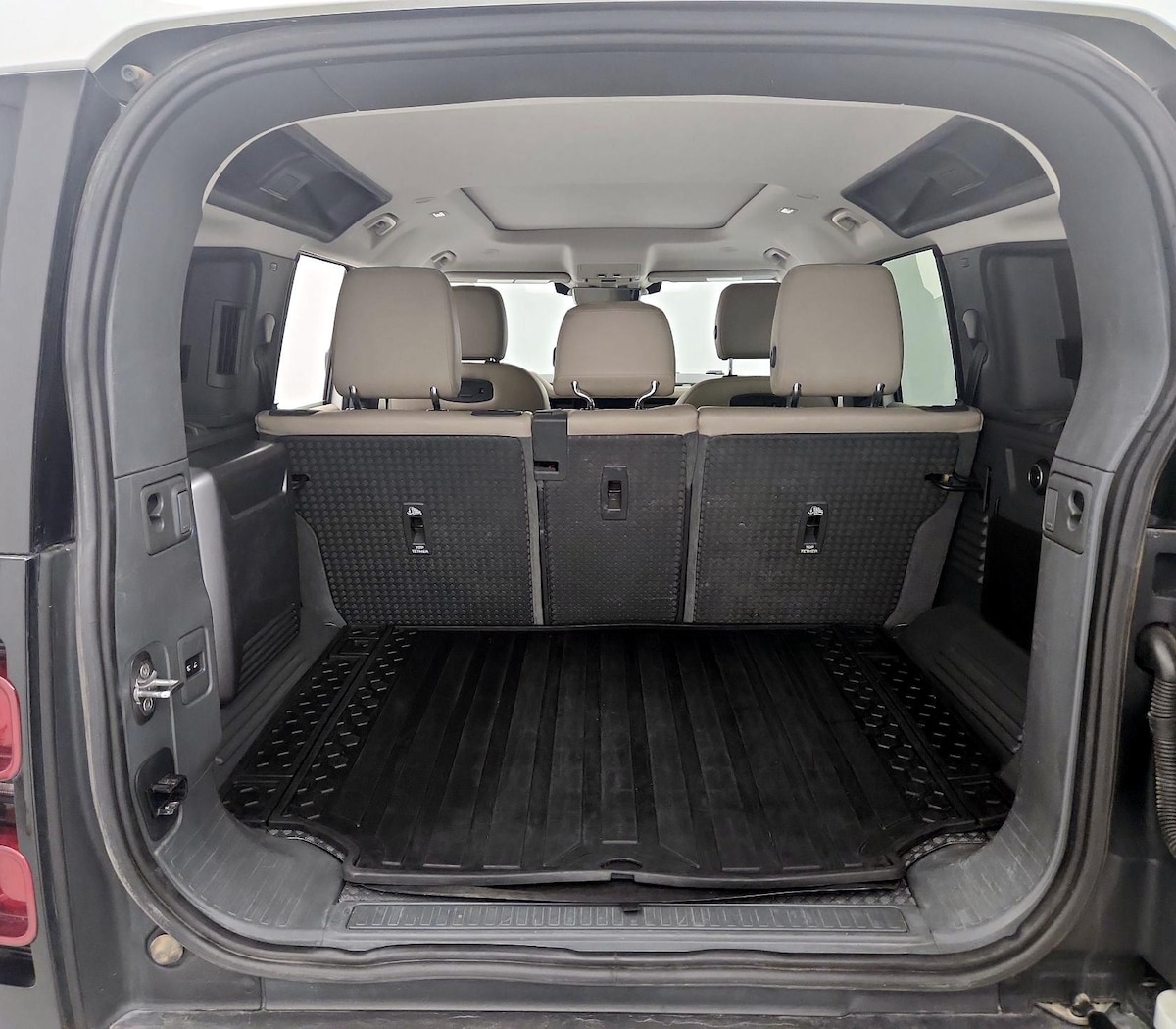 Trunk/Cargo (Seats Up)