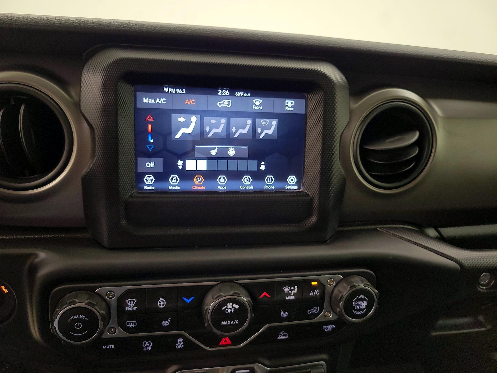 2022 Jeep Wrangler Unlimited Willys - Photo 8