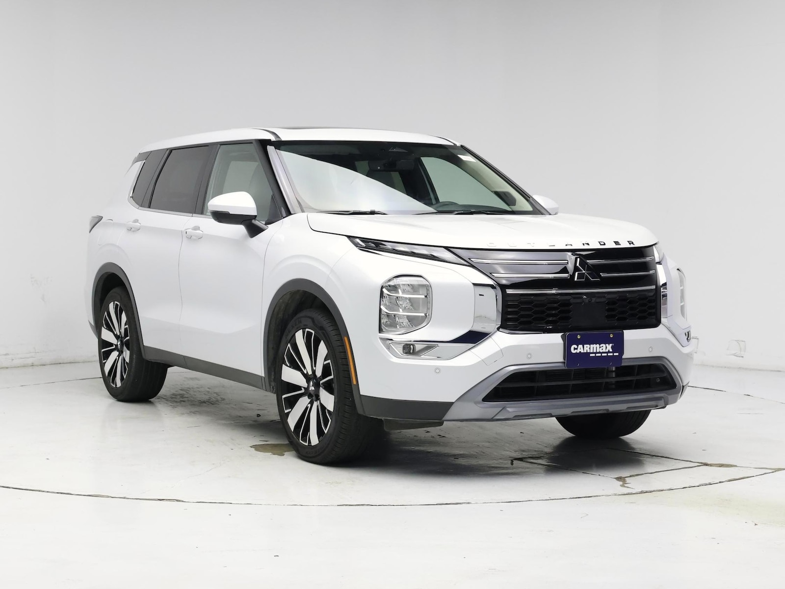 2025 Mitsubishi Outlander SE - Photo 2
