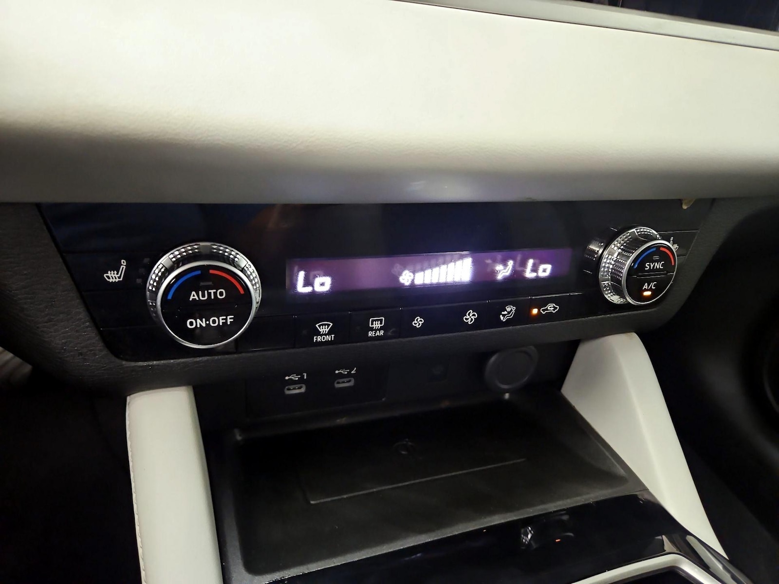 2025 Mitsubishi Outlander SE - Photo 18