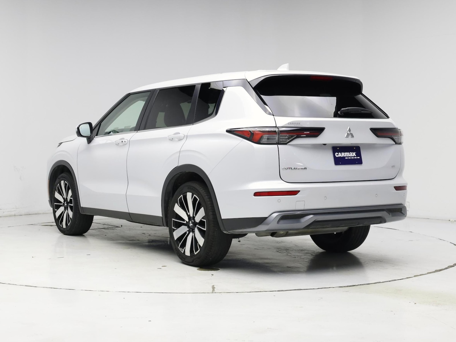 2025 Mitsubishi Outlander SE - Photo 3