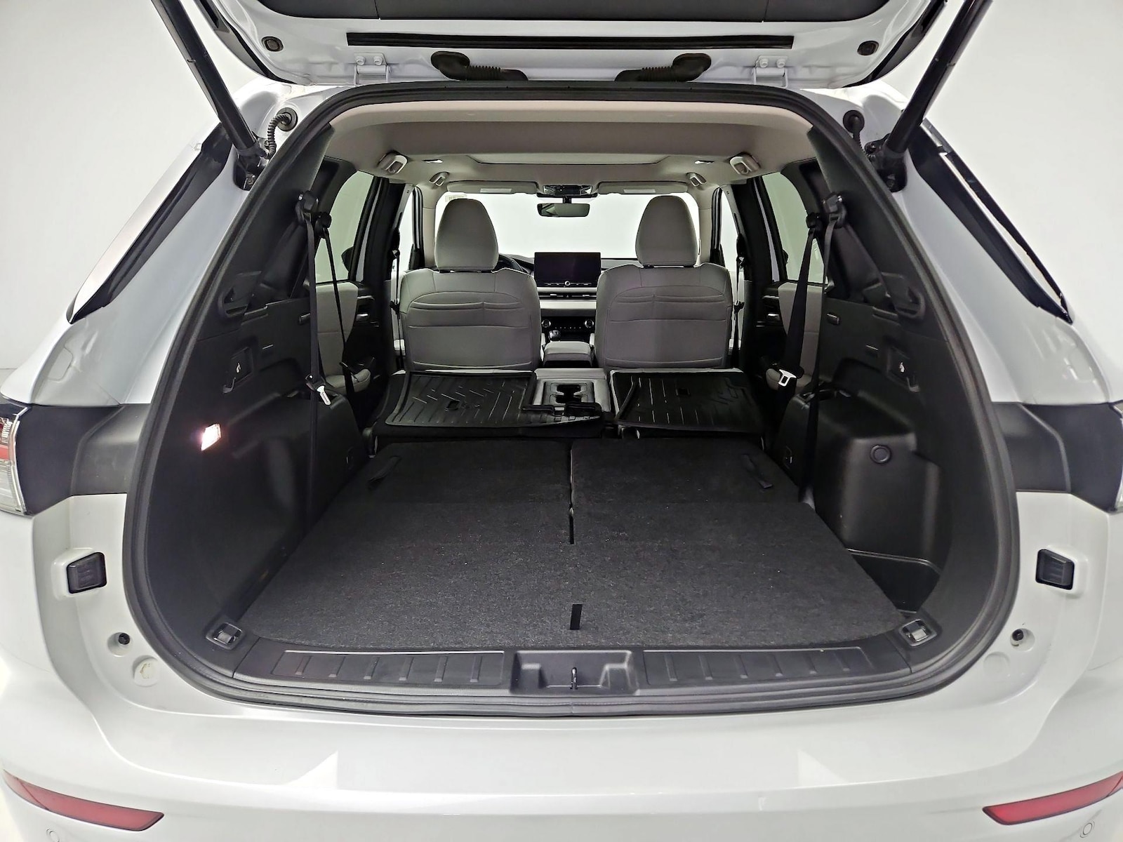 2025 Mitsubishi Outlander SE - Photo 25