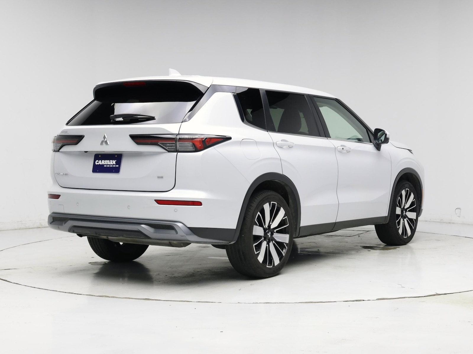 2025 Mitsubishi Outlander SE - Photo 9