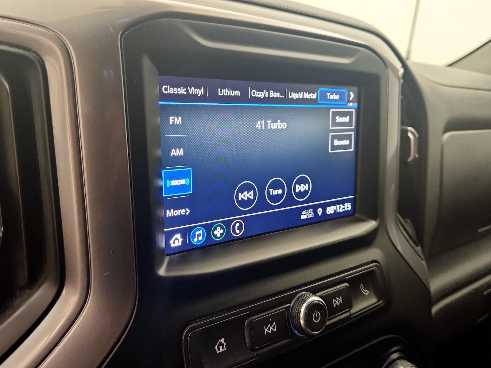 2022 Chevrolet Silverado 1500 Limited Custom - Photo 16