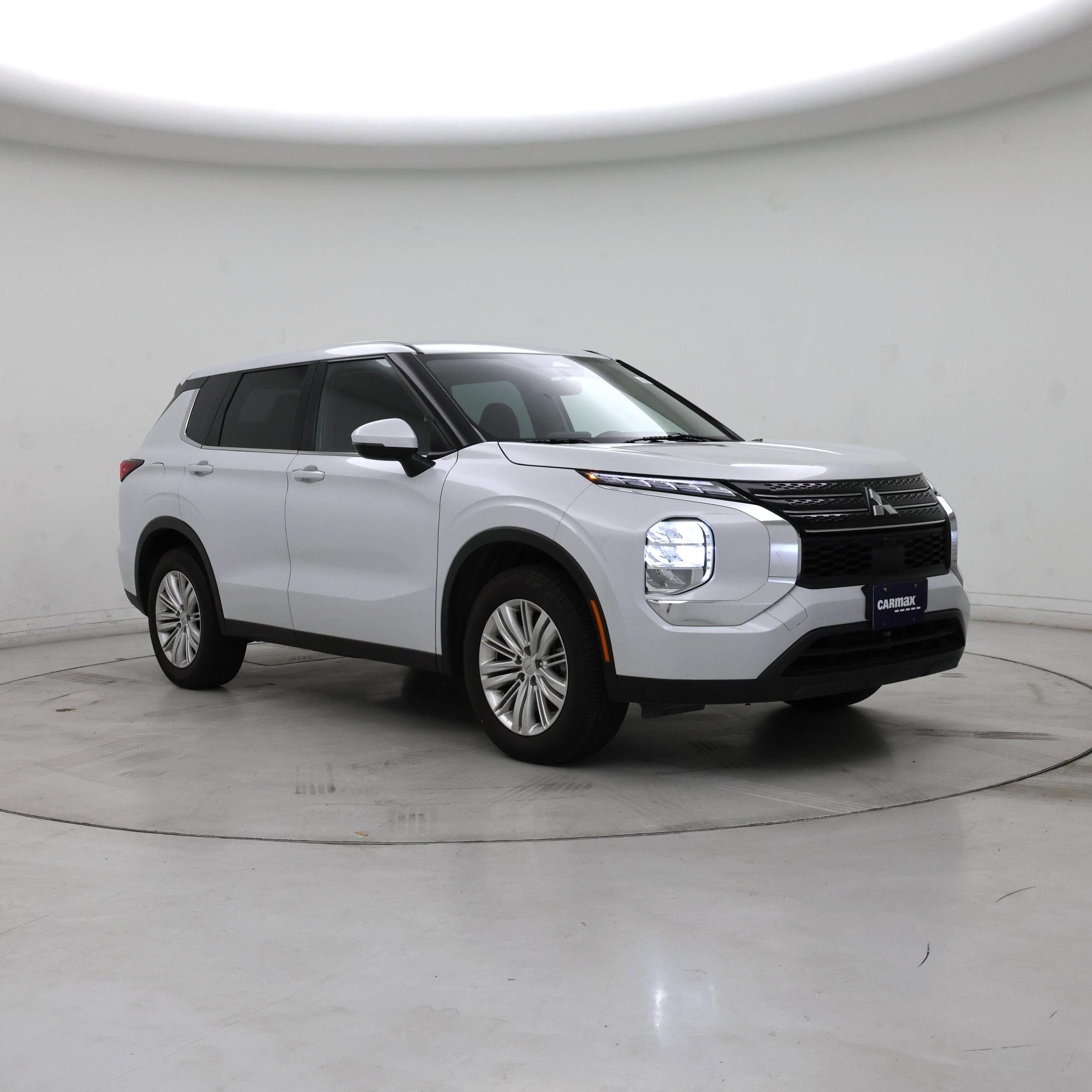 White 2023 Mitsubishi Outlander SUV / Crossover Front-Wheel Drive Automatic