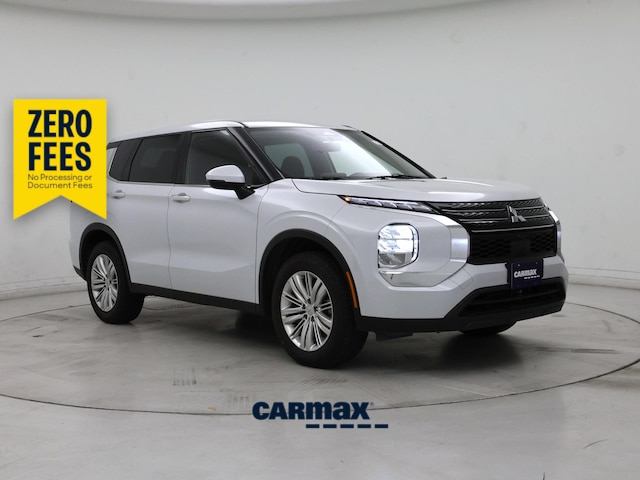 White 2023 Mitsubishi Outlander SUV / Crossover Front-Wheel Drive Automatic