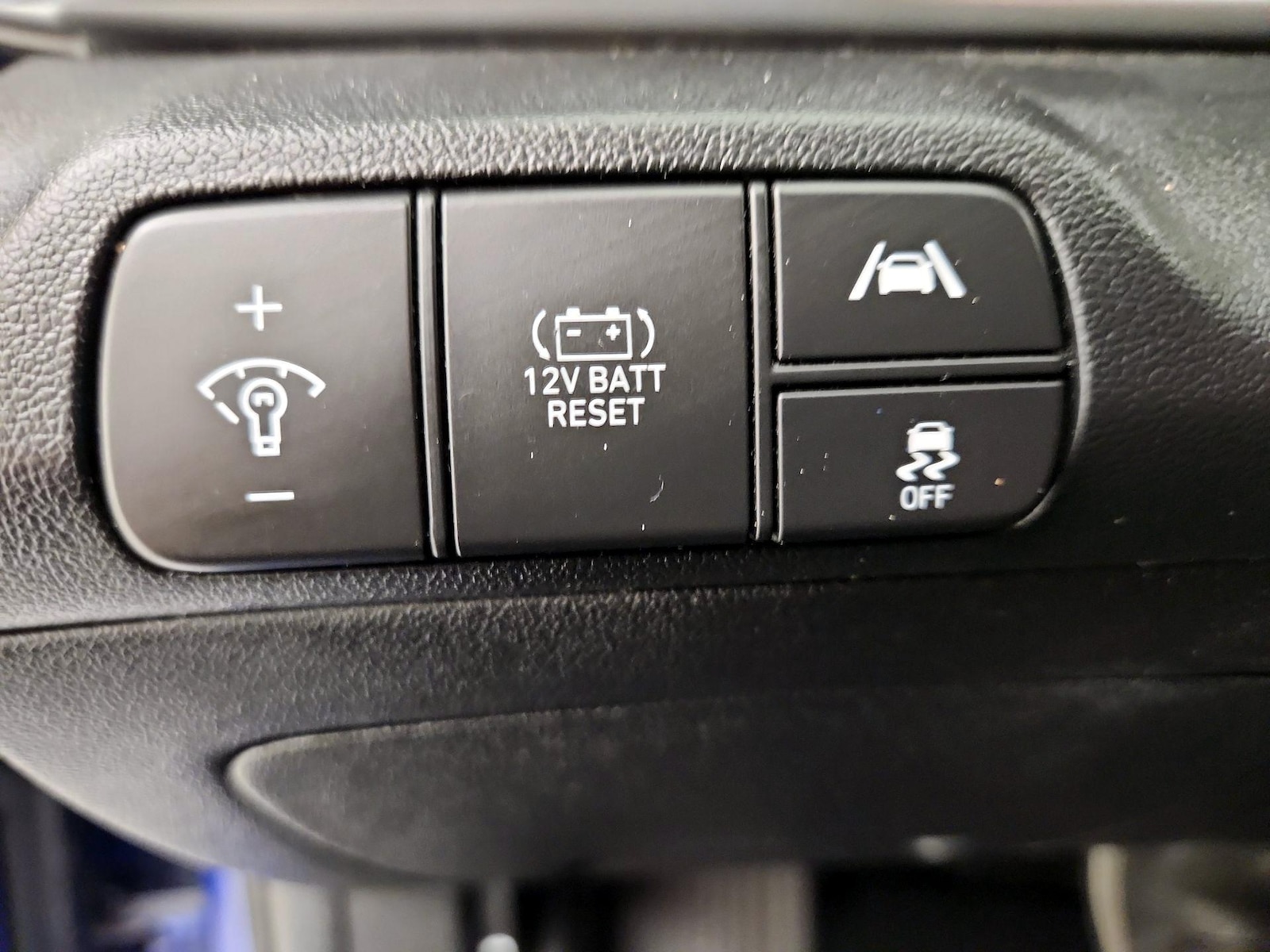 2023 Hyundai Elantra Limited - Photo 14