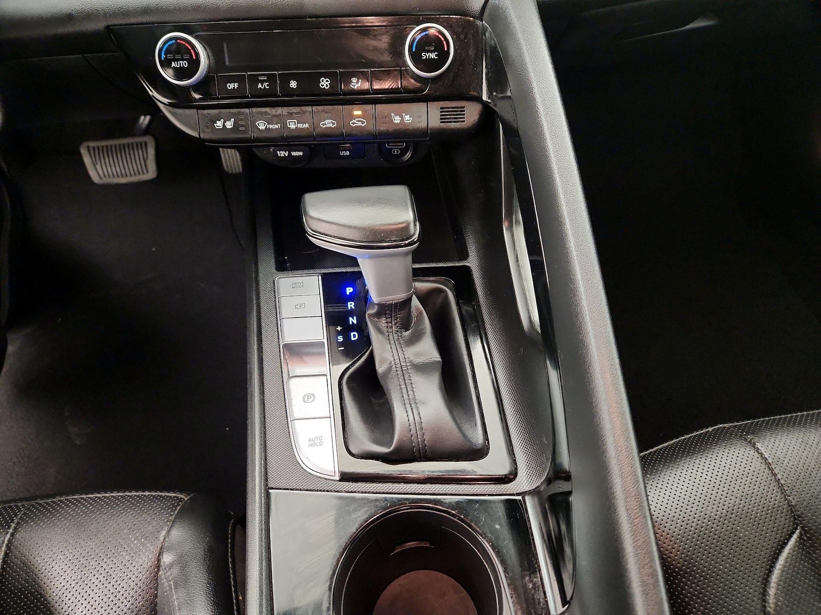 2023 Hyundai Elantra Limited - Photo 19