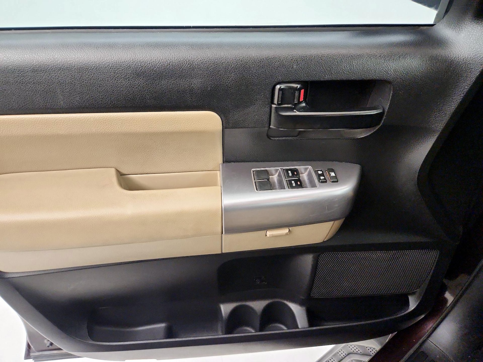 2019 Toyota Sequoia SR5 - Photo 13