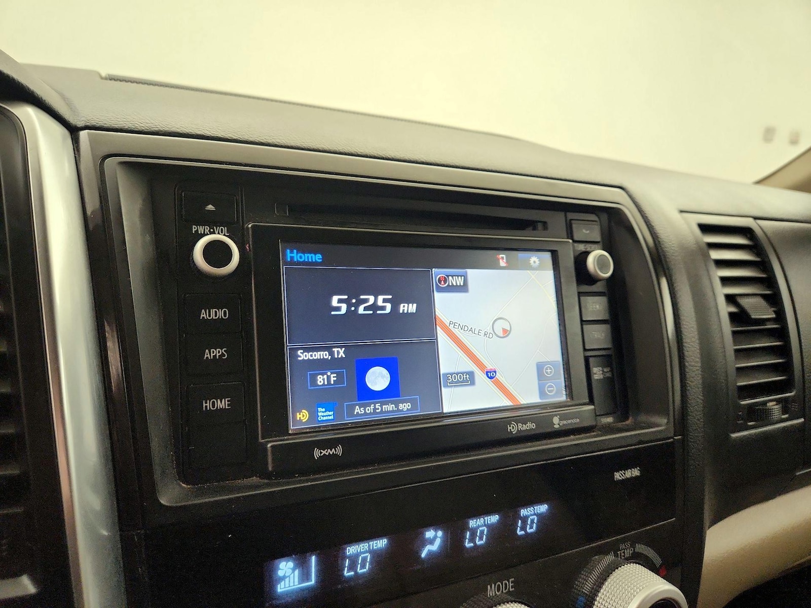 2019 Toyota Sequoia SR5 - Photo 16