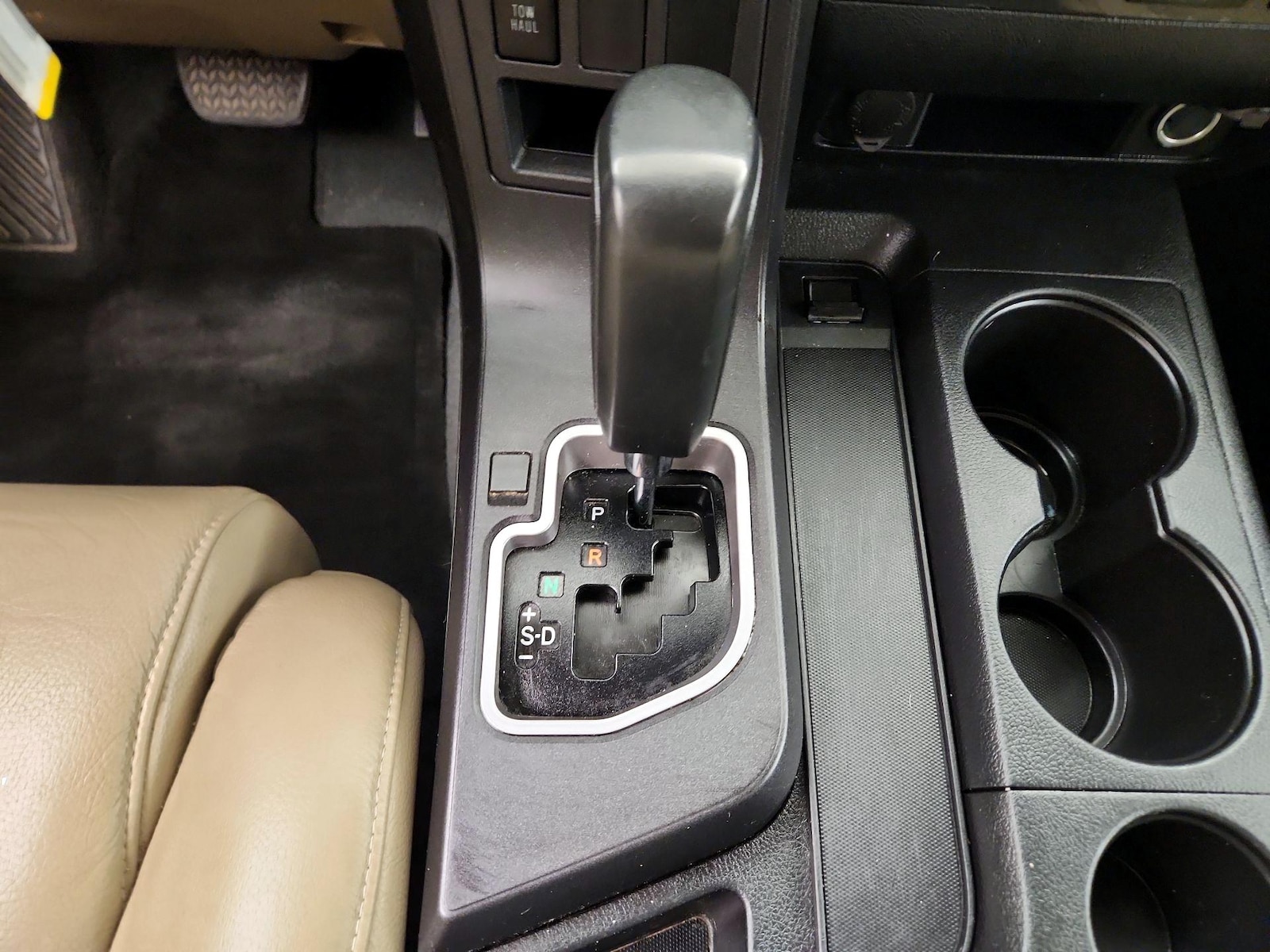 2019 Toyota Sequoia SR5 - Photo 18