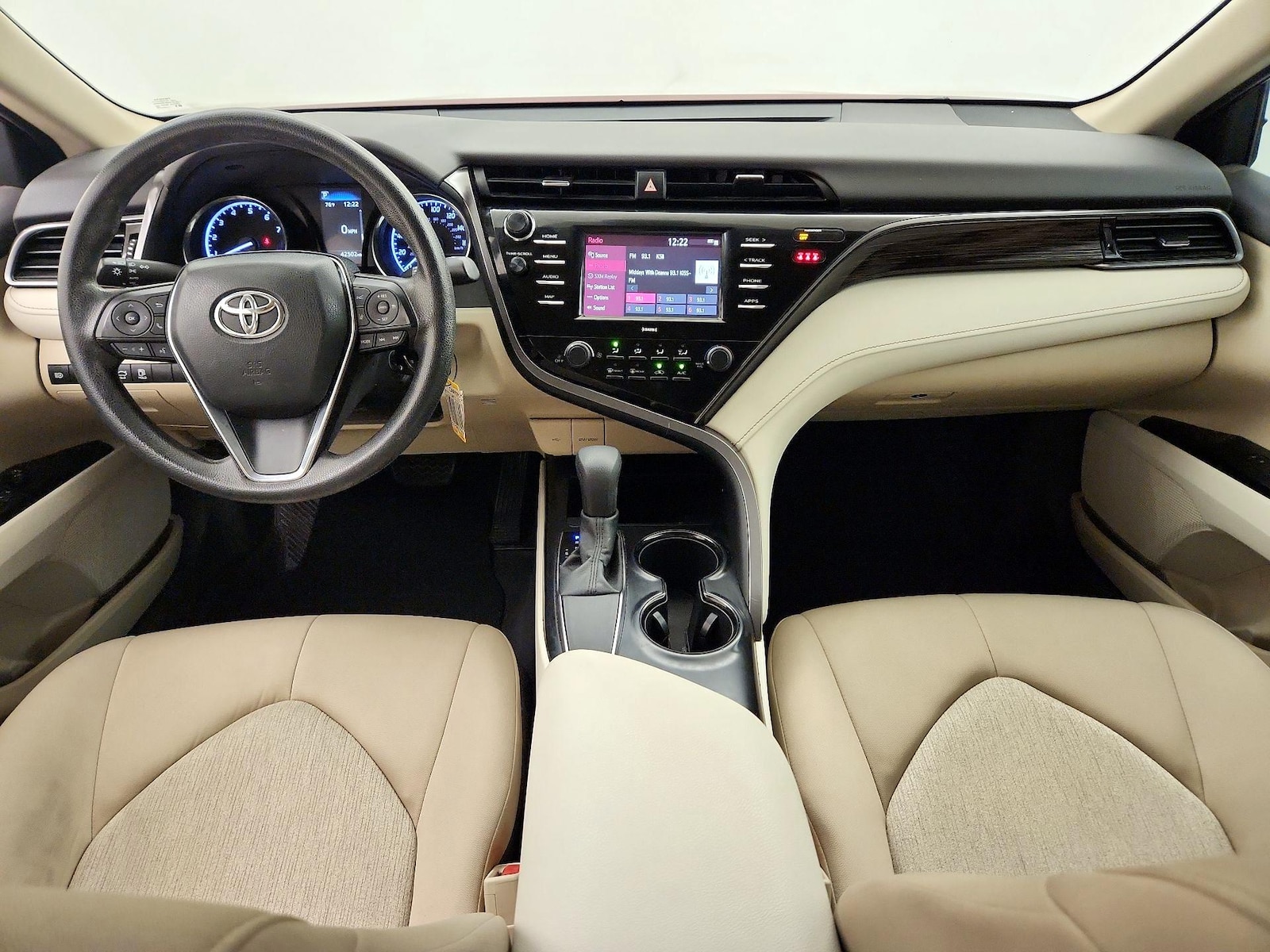 2020 Toyota Camry LE - Photo 10