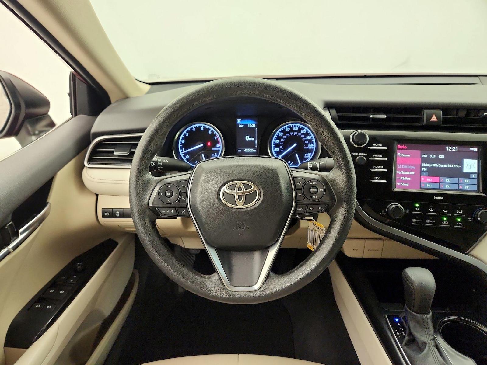 2020 Toyota Camry LE - Photo 11