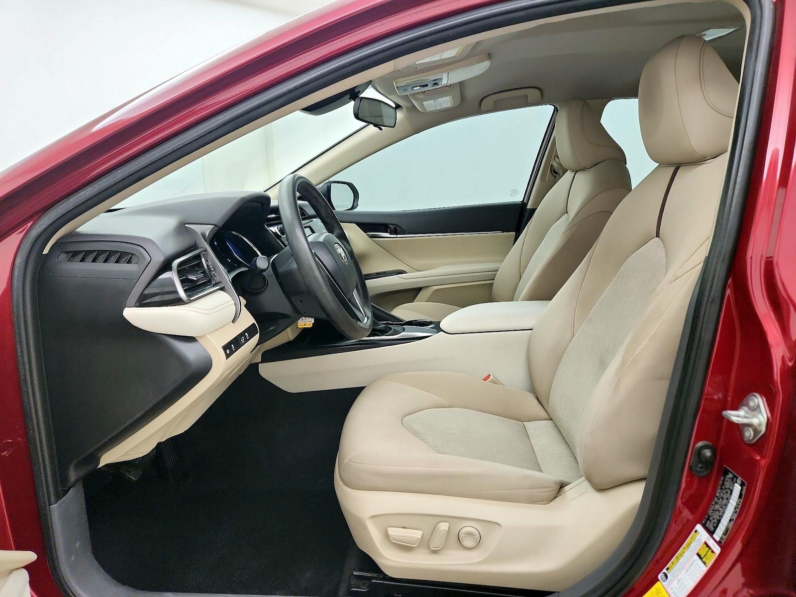 2020 Toyota Camry LE - Photo 12