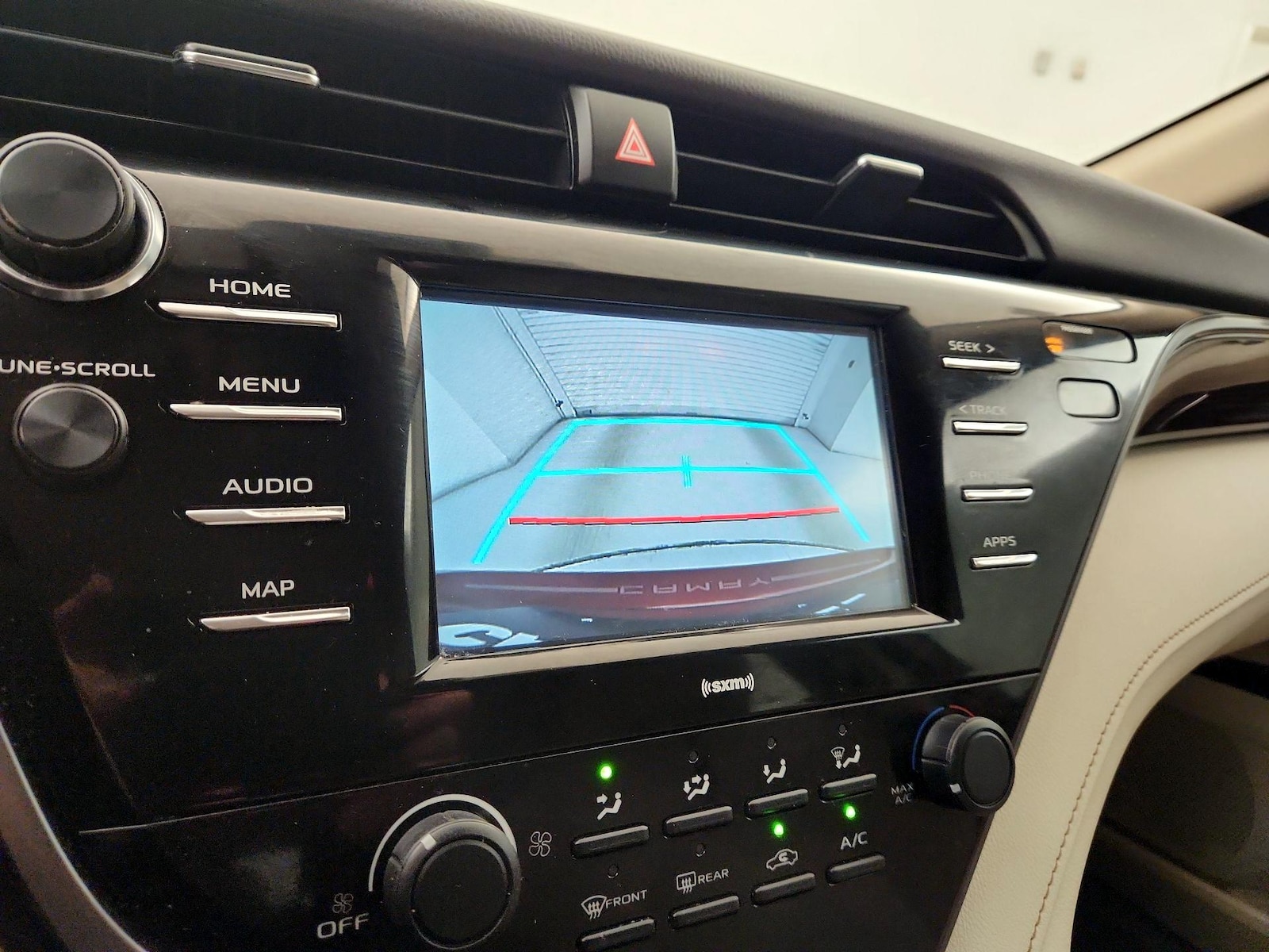 2020 Toyota Camry LE - Photo 15