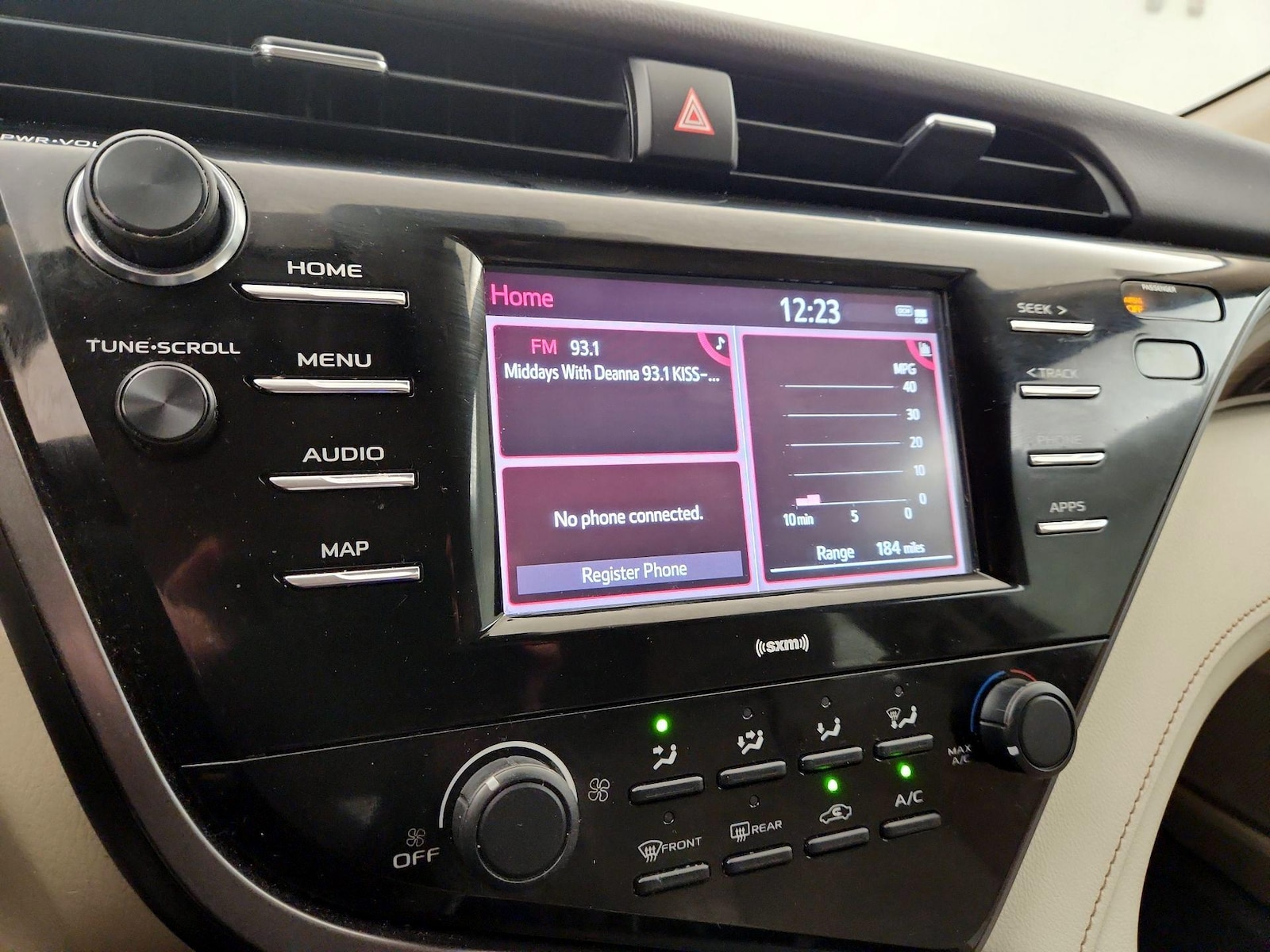 2020 Toyota Camry LE - Photo 16