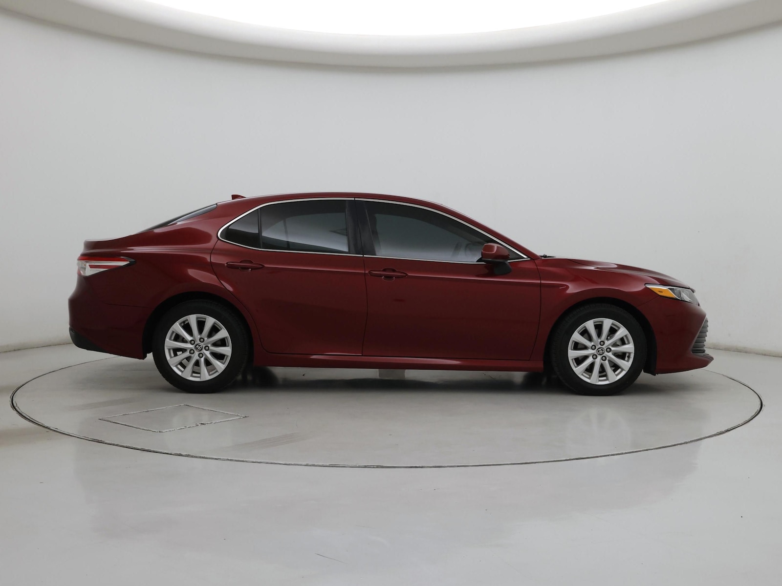 2020 Toyota Camry LE - Photo 8