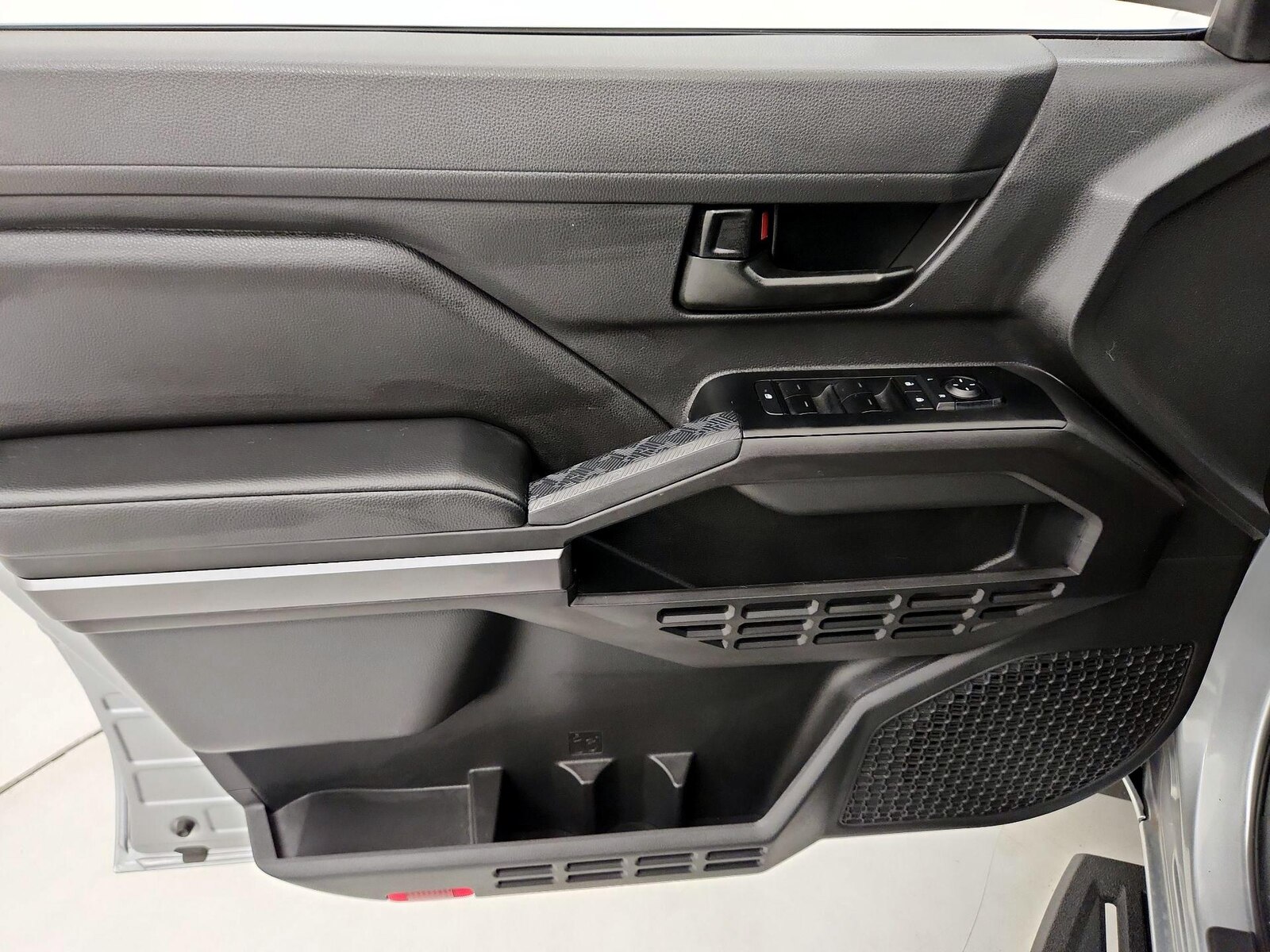 2026 Toyota Tacoma SR5 - Photo 13