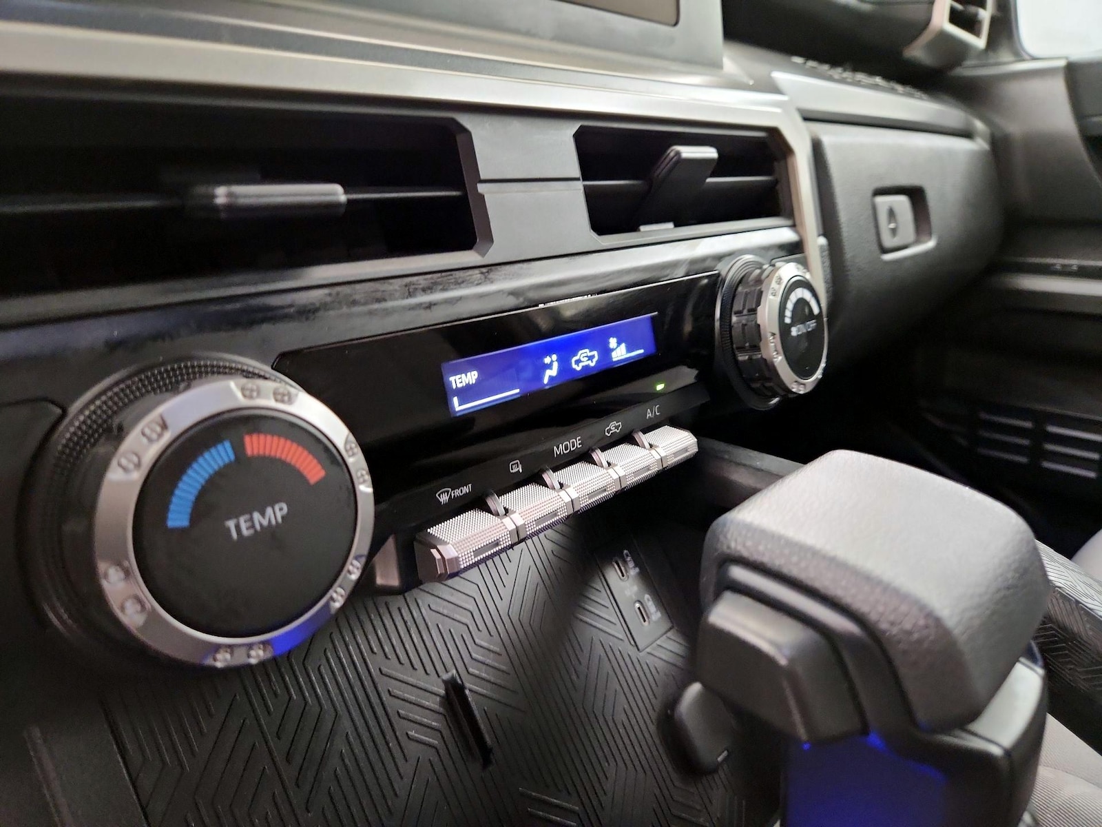2026 Toyota Tacoma SR5 - Photo 17